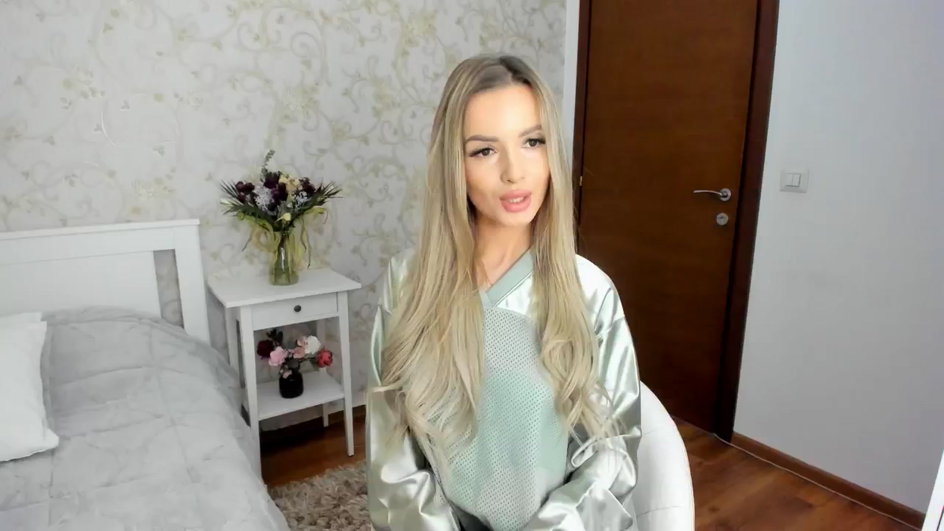 Gallery image thumbnail from Anneexx's myfreecams stream on, 03/07/2025, 08:33 image 1 of 20