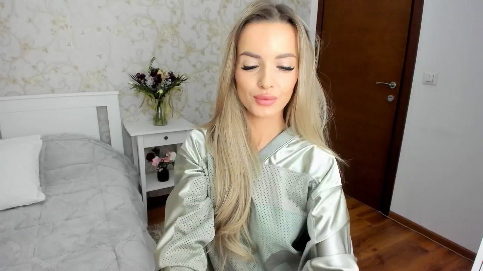 Gallery image thumbnail from Anneexx's myfreecams stream on, 03/07/2025, 08:33 image 14 of 20