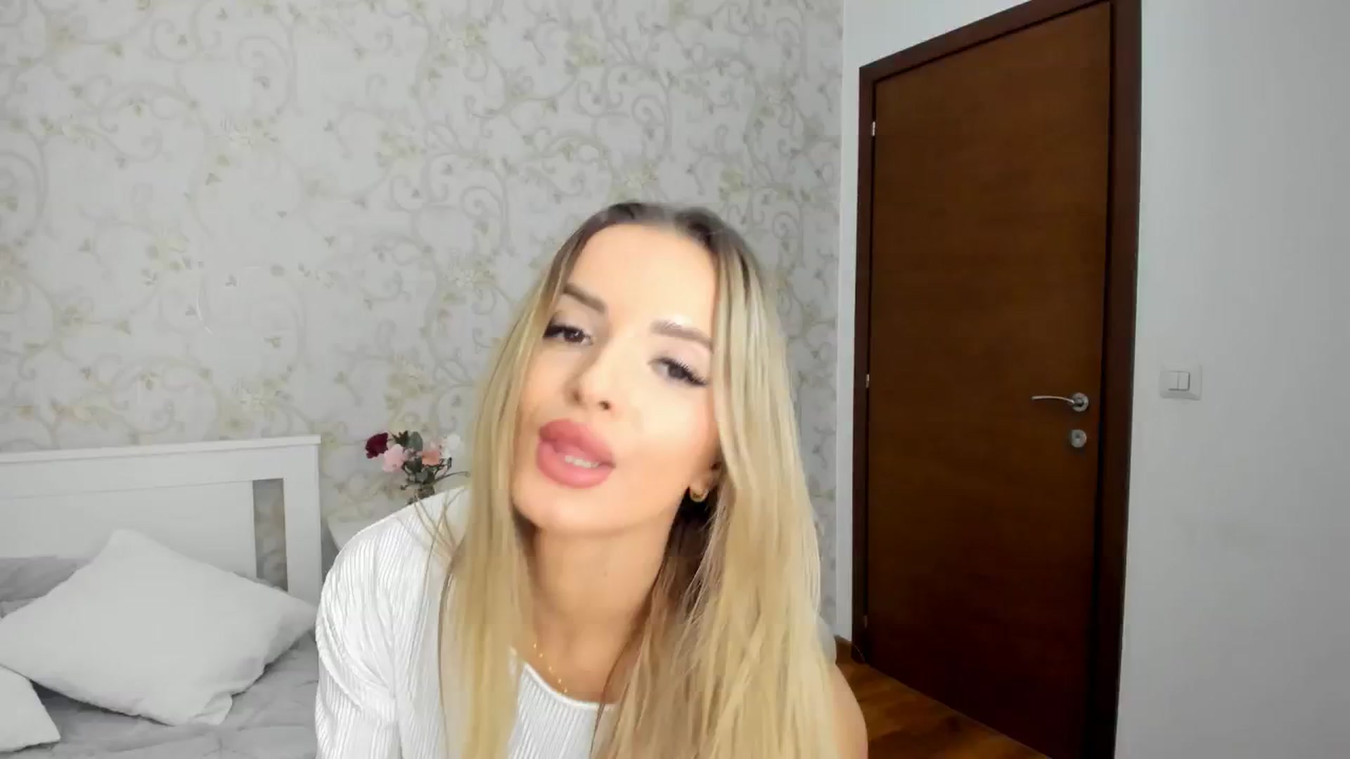 Gallery image thumbnail from Anneexx's myfreecams stream on, 03/13/2025, 08:38 image 12 of 20