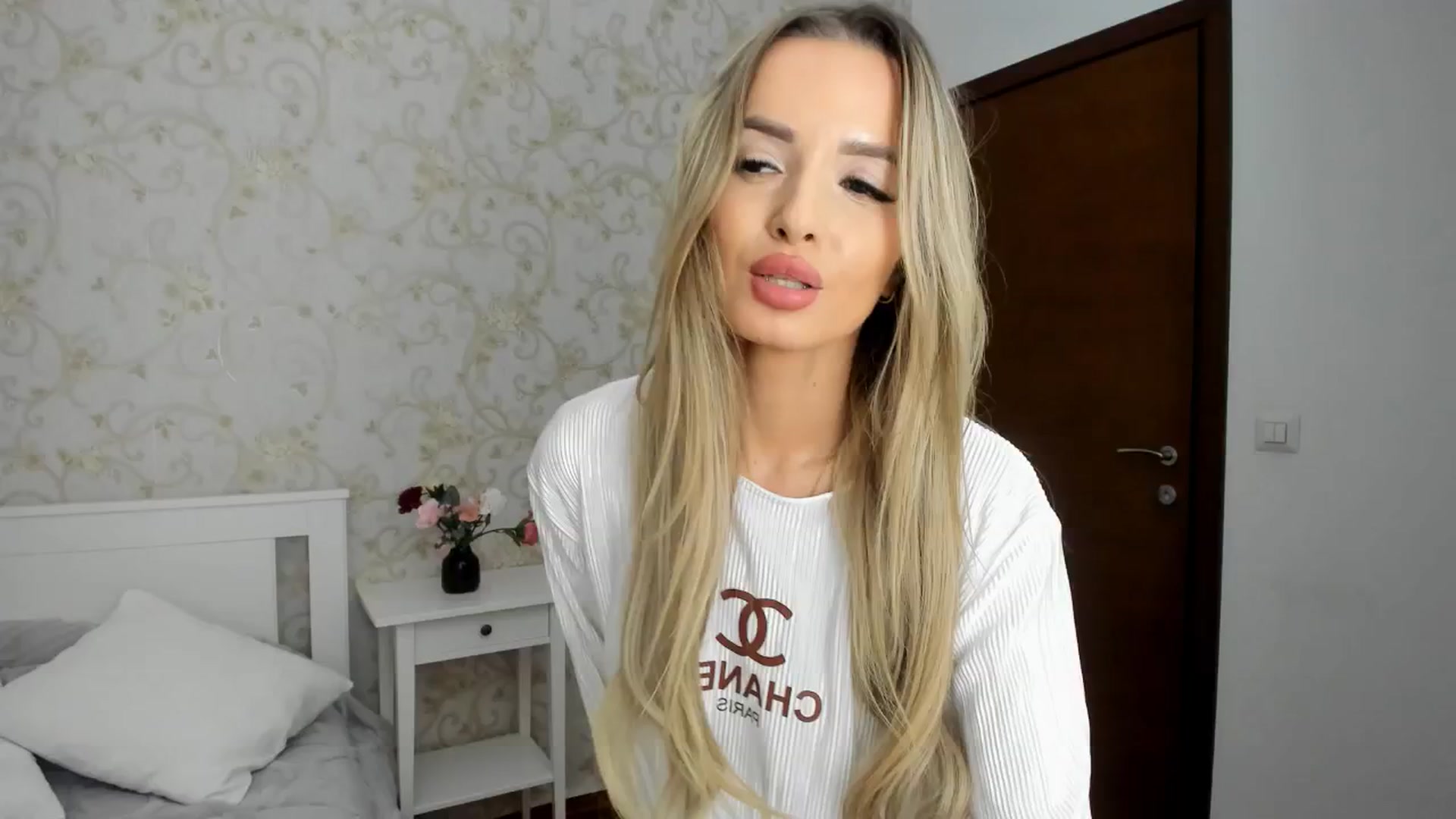 Gallery image thumbnail from Anneexx's myfreecams stream on, 03/13/2025, 08:38 image 7 of 20