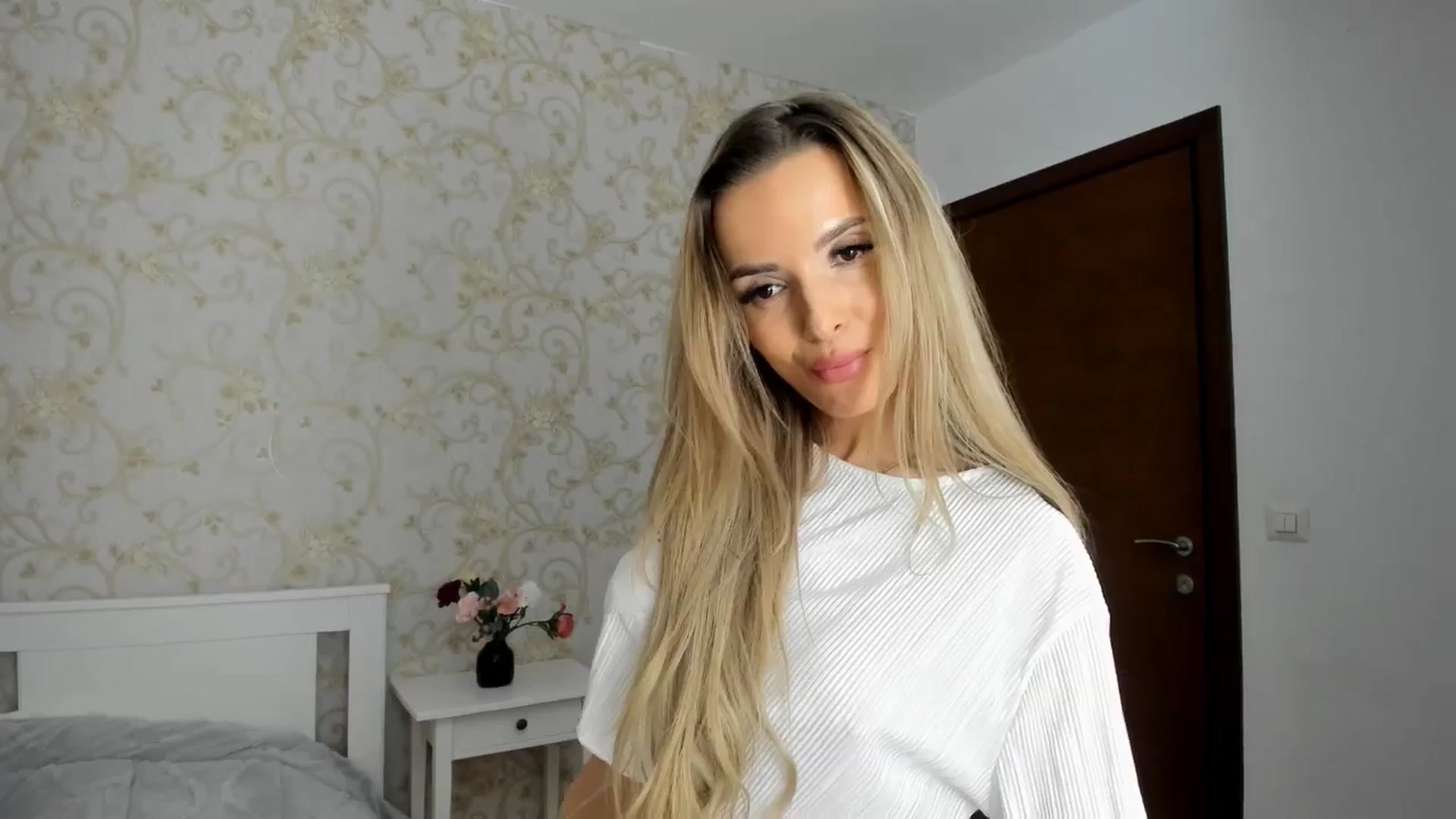 Gallery image thumbnail from Anneexx's myfreecams stream on, 03/13/2025, 11:09 image 19 of 20
