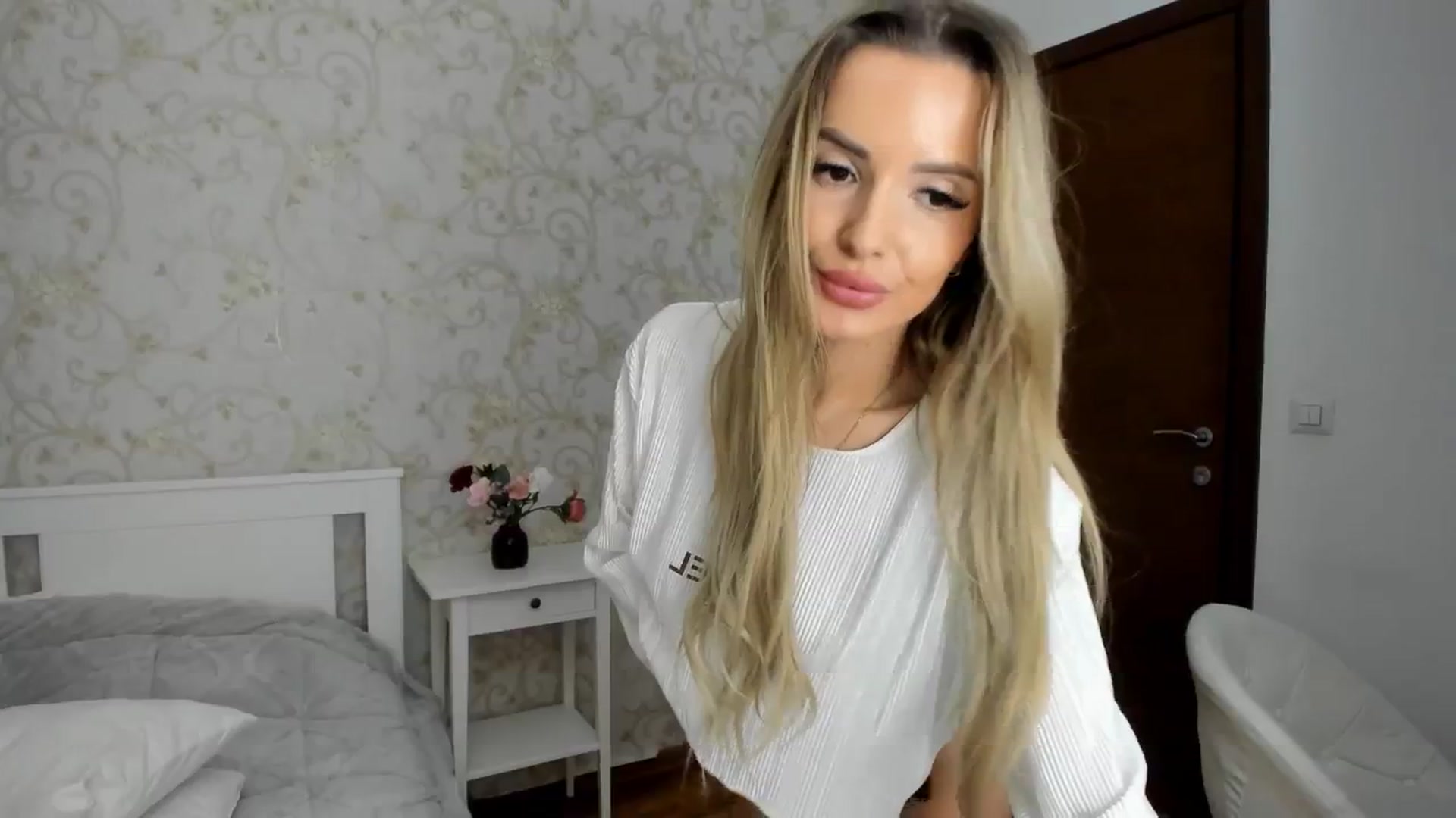 Gallery image thumbnail from Anneexx's myfreecams stream on, 03/13/2025, 11:09 image 12 of 20