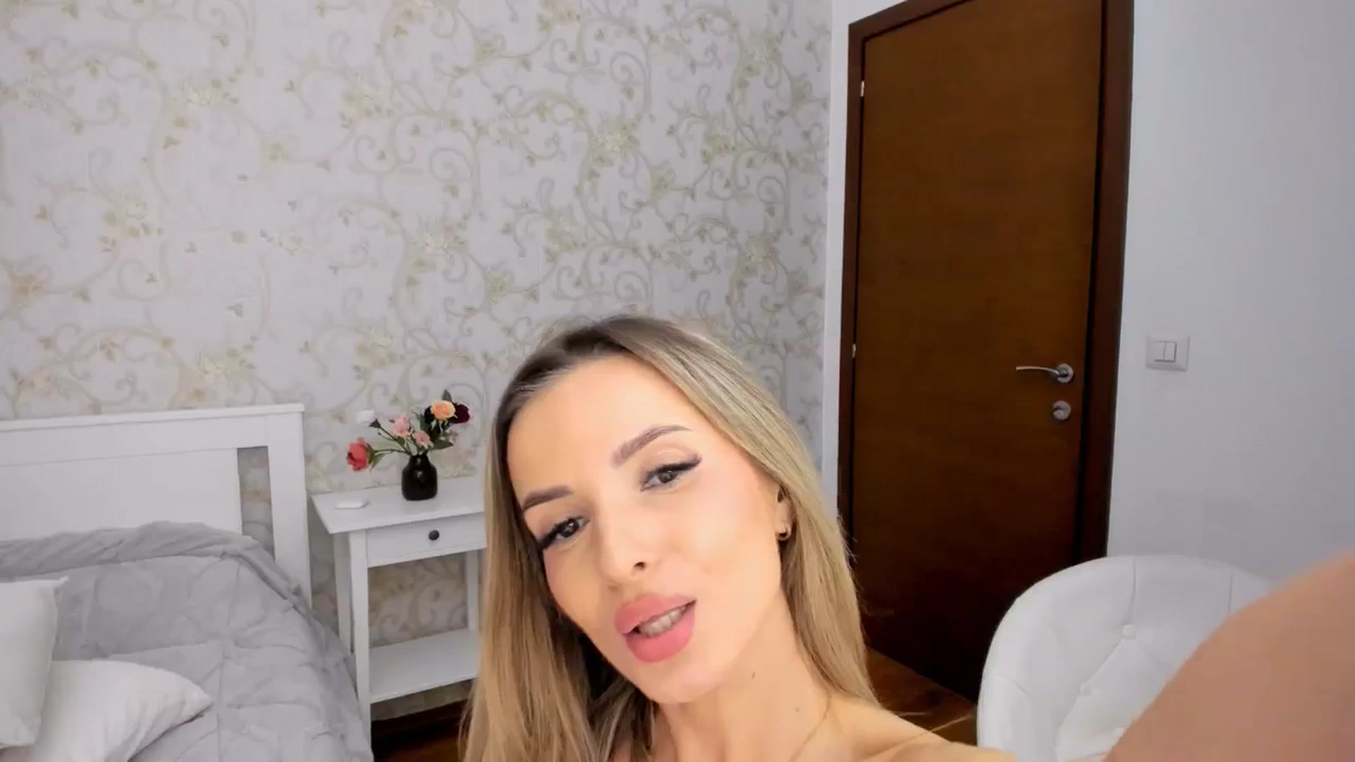 Gallery image thumbnail from Anneexx's myfreecams stream on, 04/03/2025, 02:07 image 18 of 20