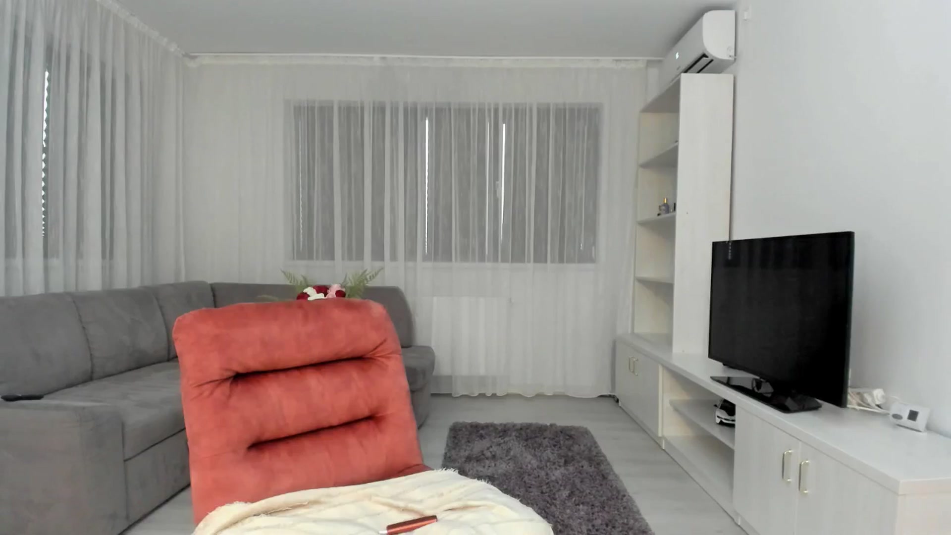 Gallery image thumbnail from Anneexx's myfreecams stream on, 07/17/2025, 18:07 image 16 of 20