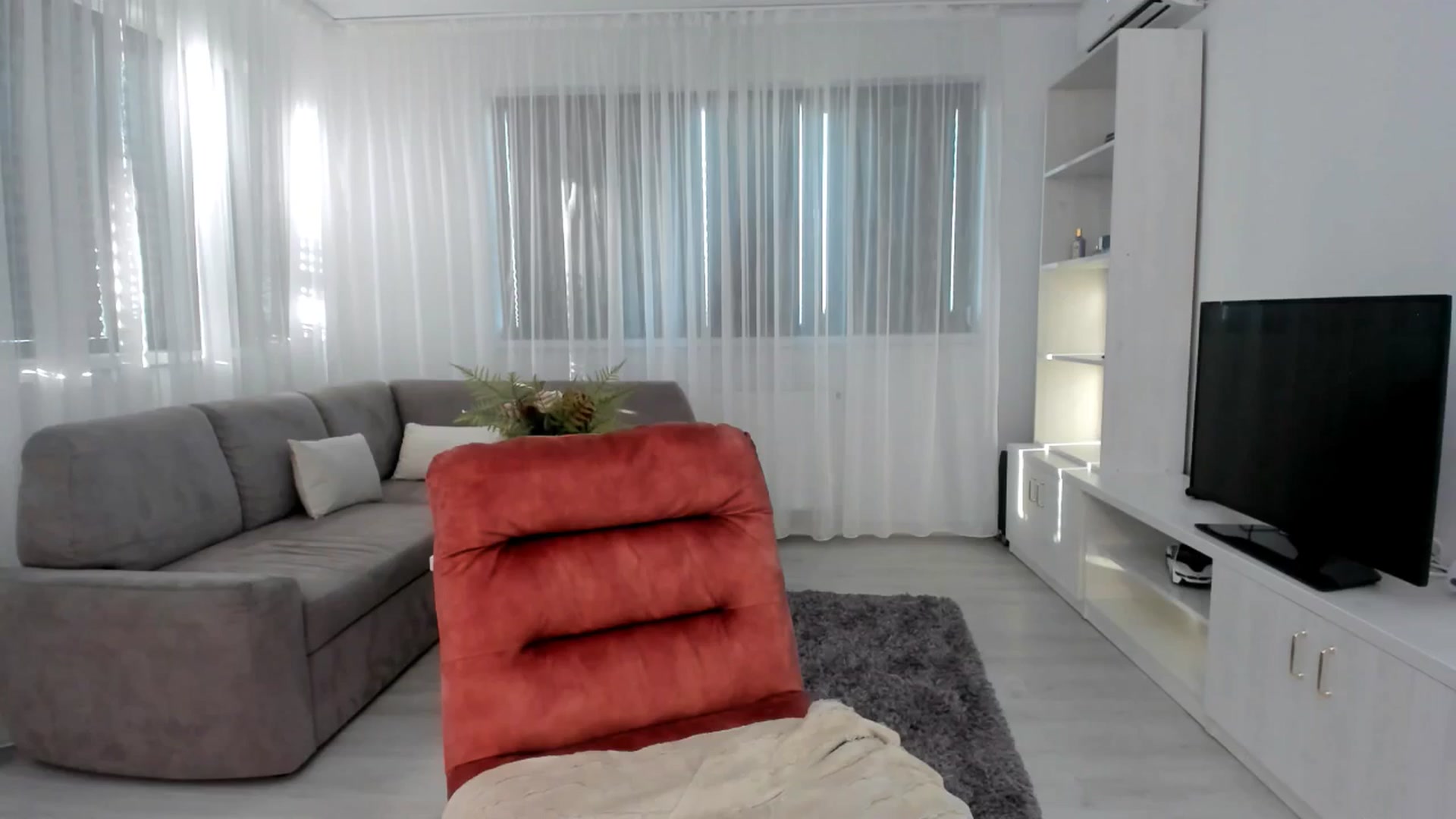 Gallery image thumbnail from Anneexx's myfreecams stream on, 08/10/2025, 16:14 image 7 of 20