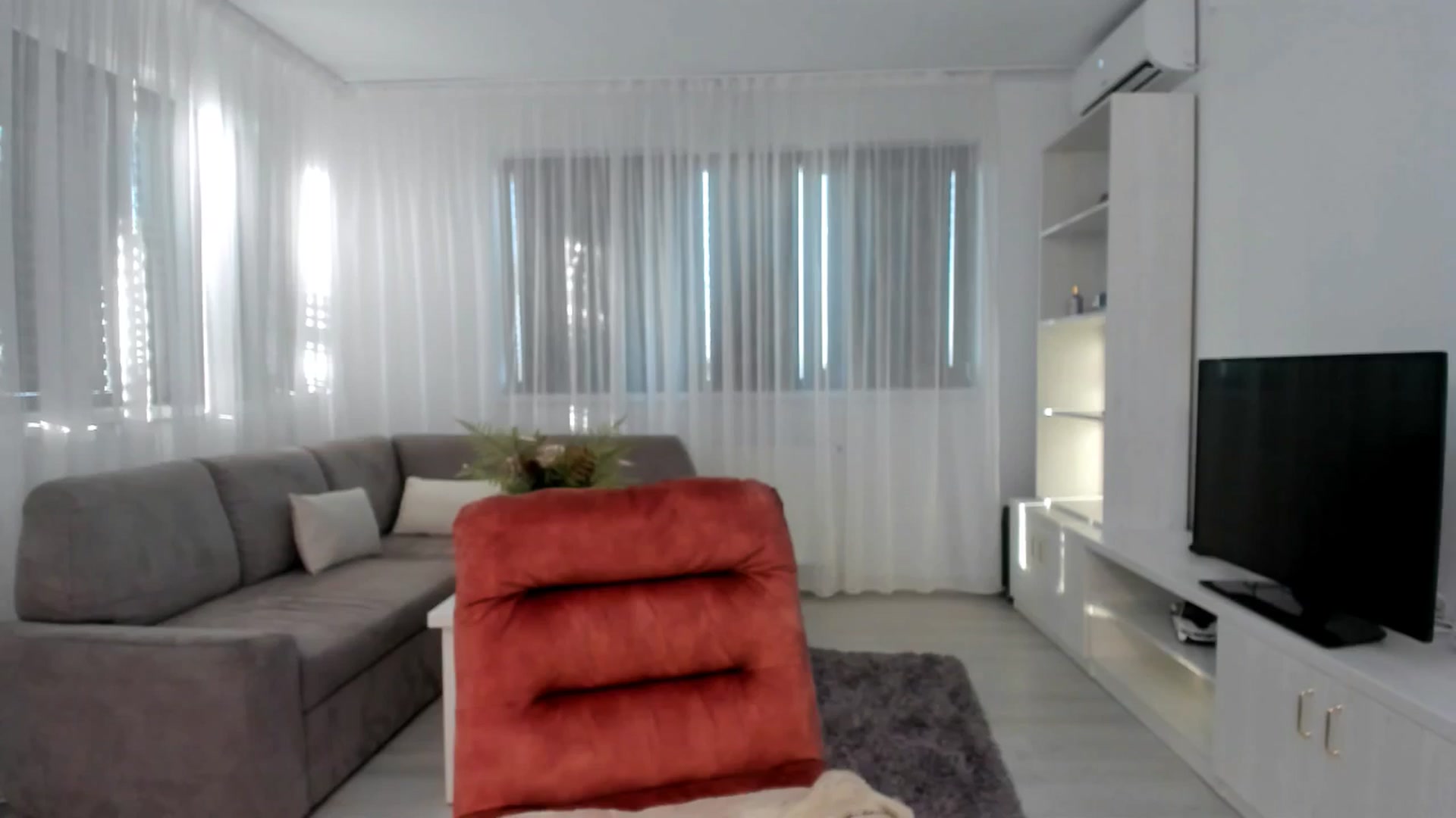Gallery image thumbnail from Anneexx's myfreecams stream on, 08/10/2025, 16:14 image 10 of 20