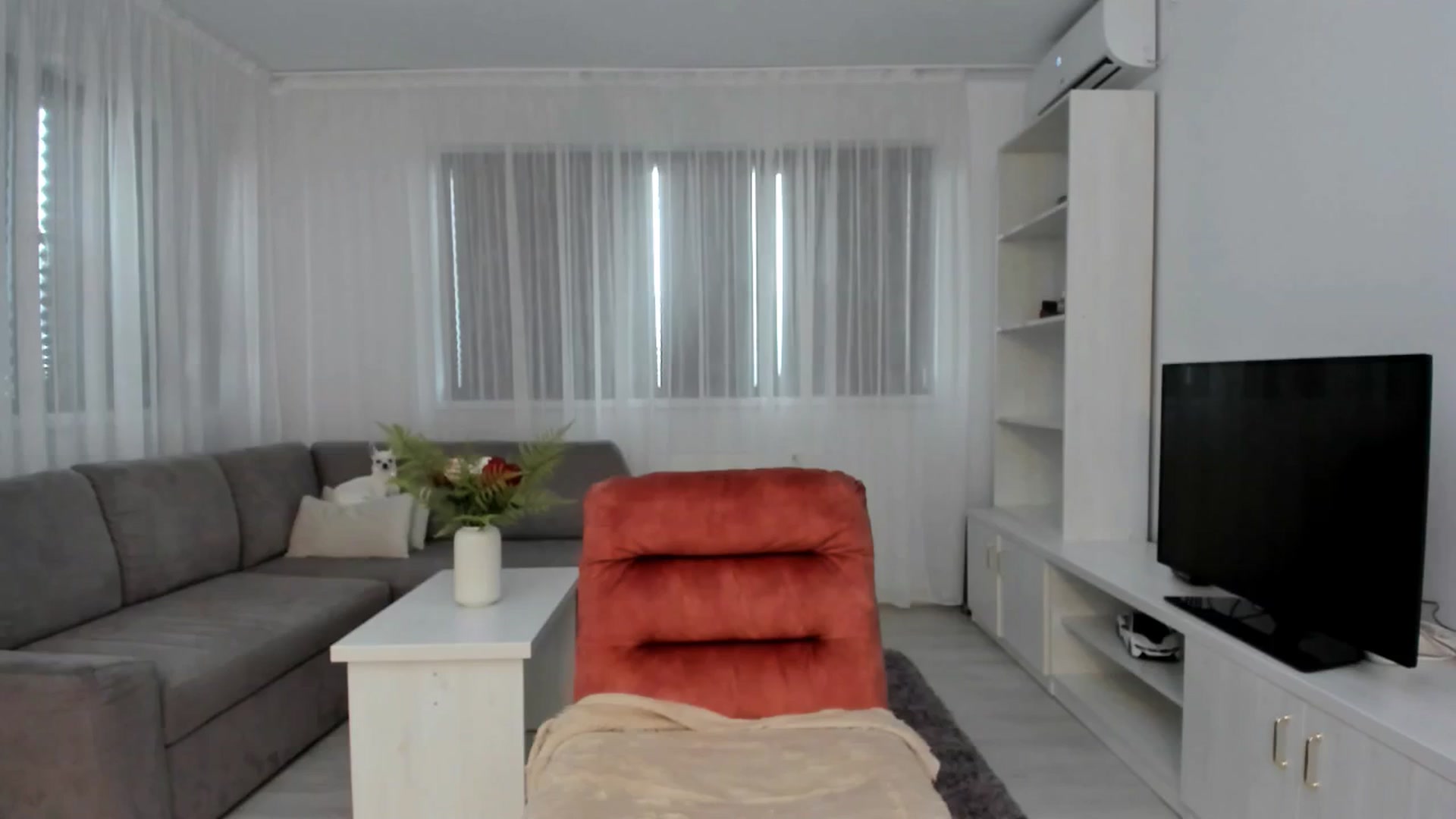Gallery image thumbnail from Anneexx's myfreecams stream on, 09/17/2025, 13:15 image 18 of 20