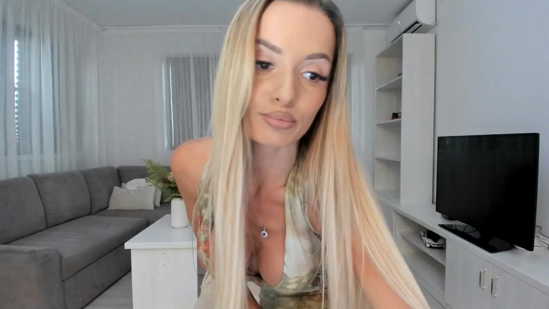 Gallery image thumbnail from Anneexx's myfreecams stream on, 09/17/2025, 13:15 image 10 of 20