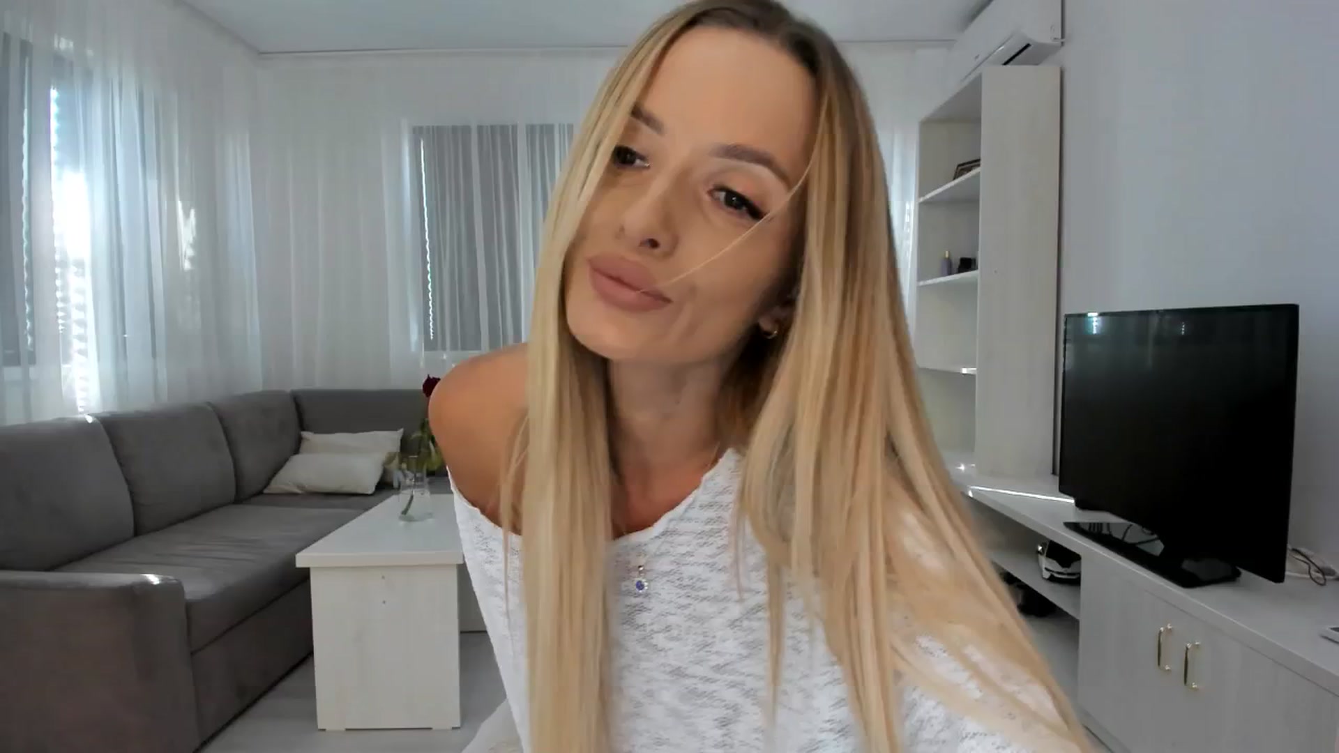 Gallery image thumbnail from Anneexx's myfreecams stream on, 10/13/2025, 14:21 image 3 of 20