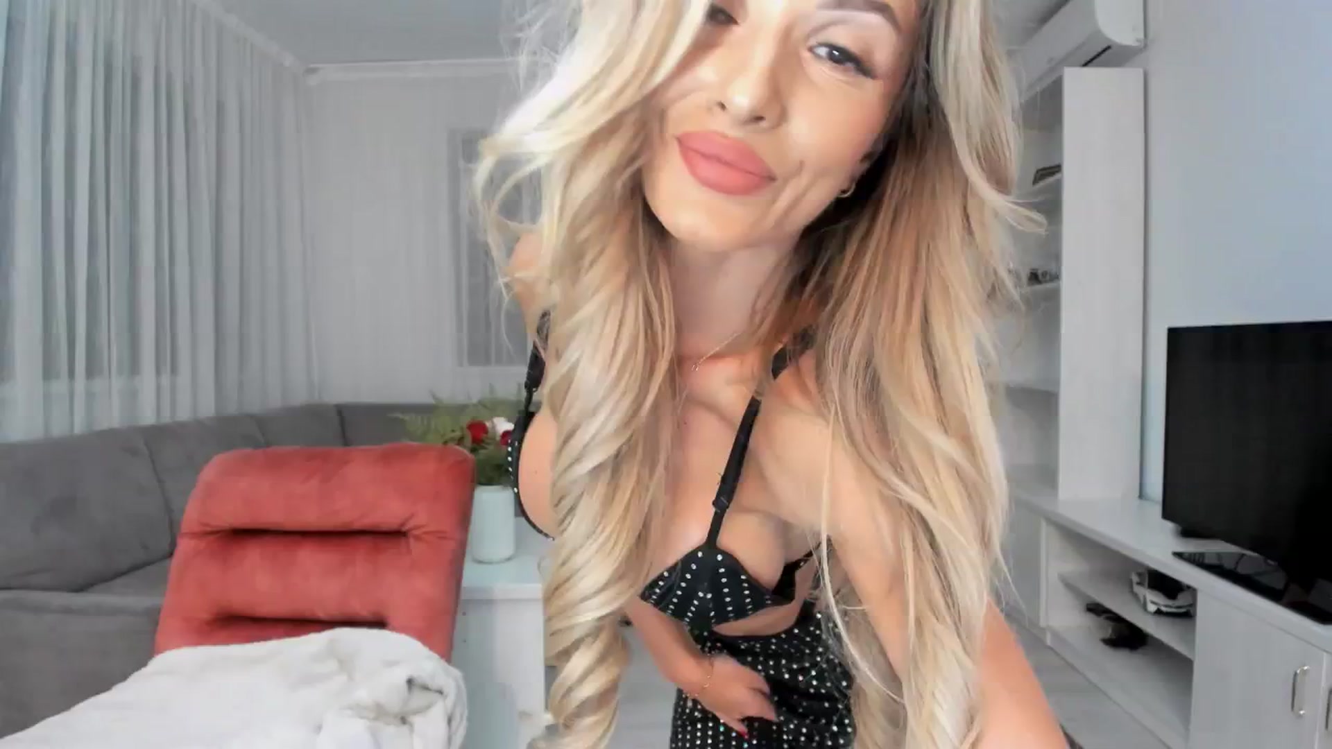Gallery image thumbnail from Anneexx's myfreecams stream on, 10/24/2025, 17:56 image 4 of 20