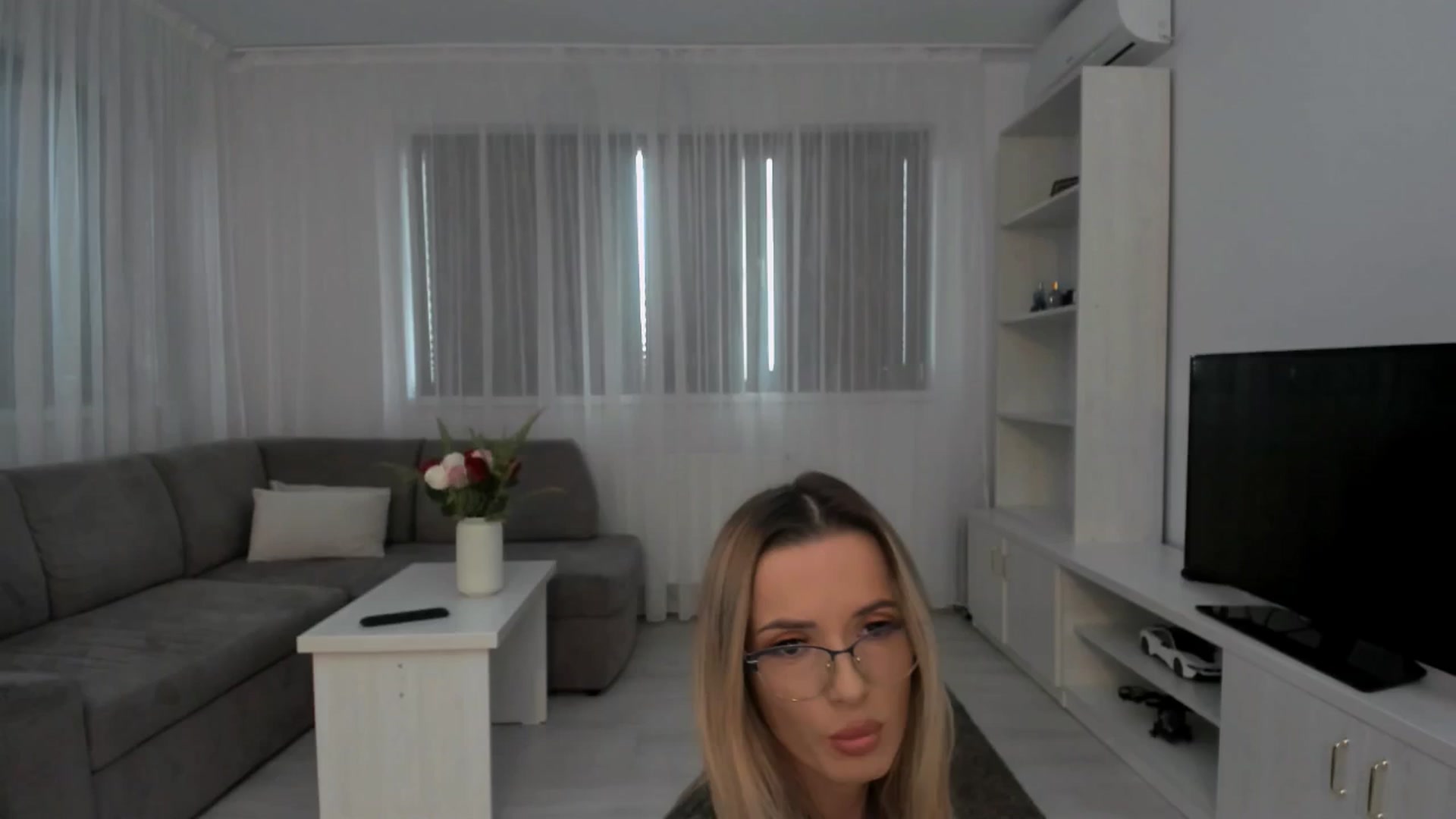 Gallery image thumbnail from Anneexx's myfreecams stream on, 11/07/2025, 10:21 image 6 of 20