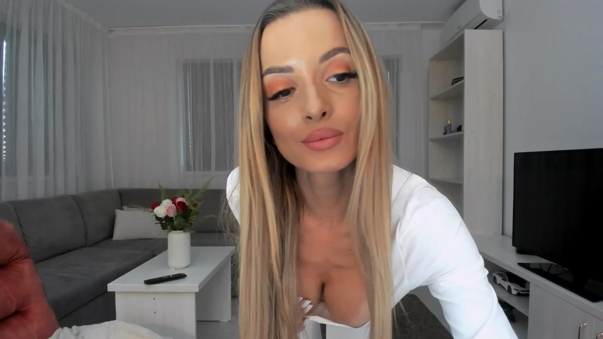 Gallery image thumbnail from Anneexx's myfreecams stream on, 11/08/2025, 13:33 image 13 of 20
