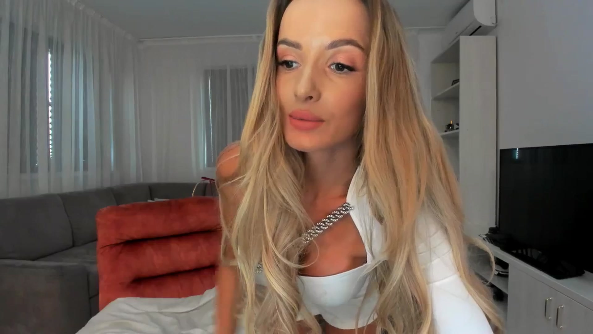 Gallery image thumbnail from Anneexx's myfreecams stream on, 01/04/2026, 10:43 image 7 of 20