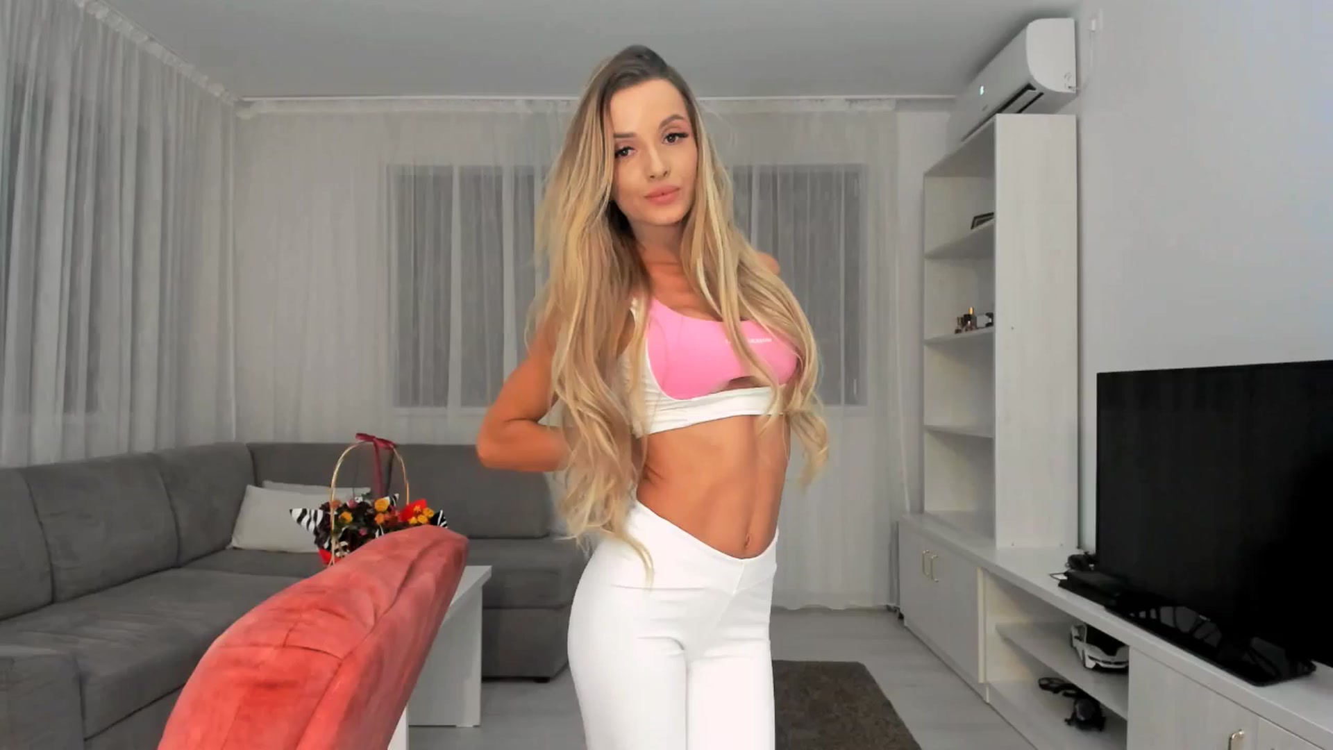 Gallery image thumbnail from Anneexx's myfreecams stream on, 01/05/2026, 16:31 image 16 of 20
