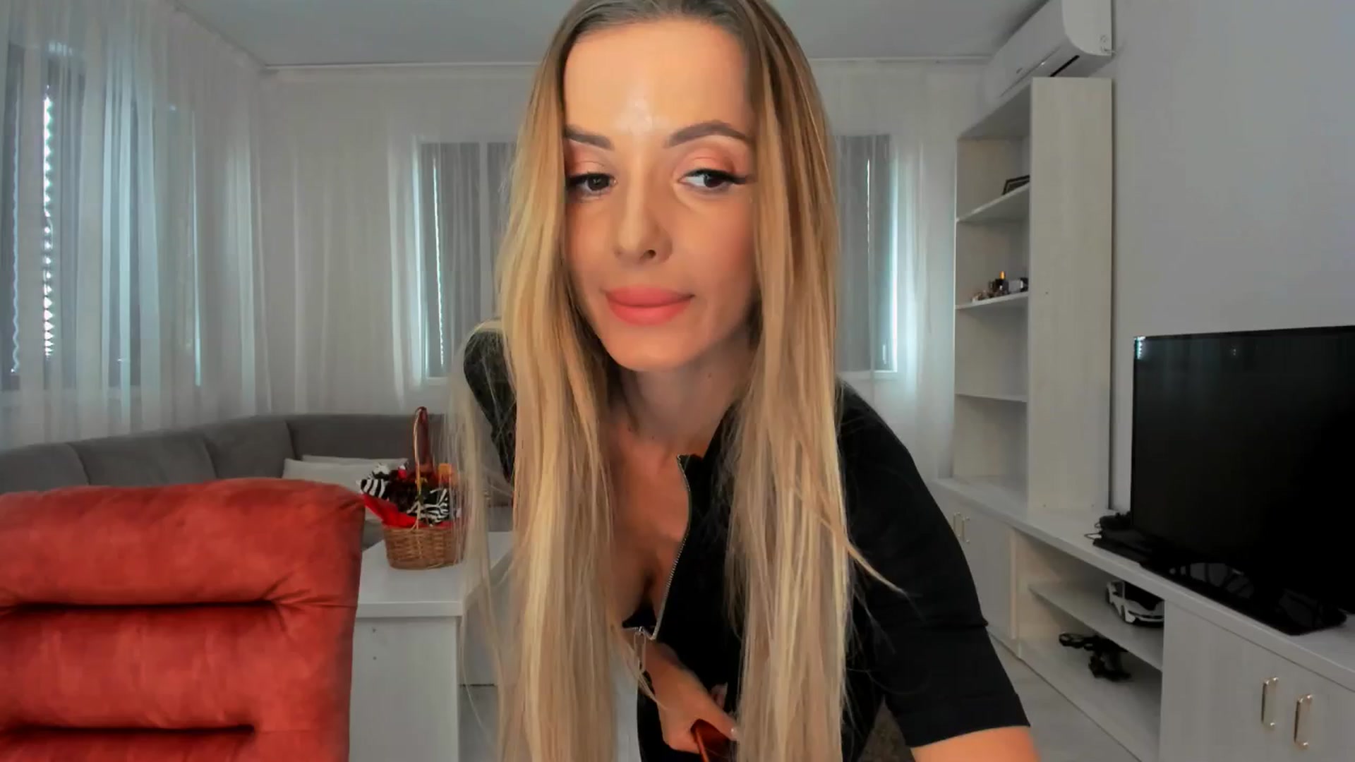 Gallery image thumbnail from Anneexx's myfreecams stream on, 01/08/2026, 12:19 image 2 of 20