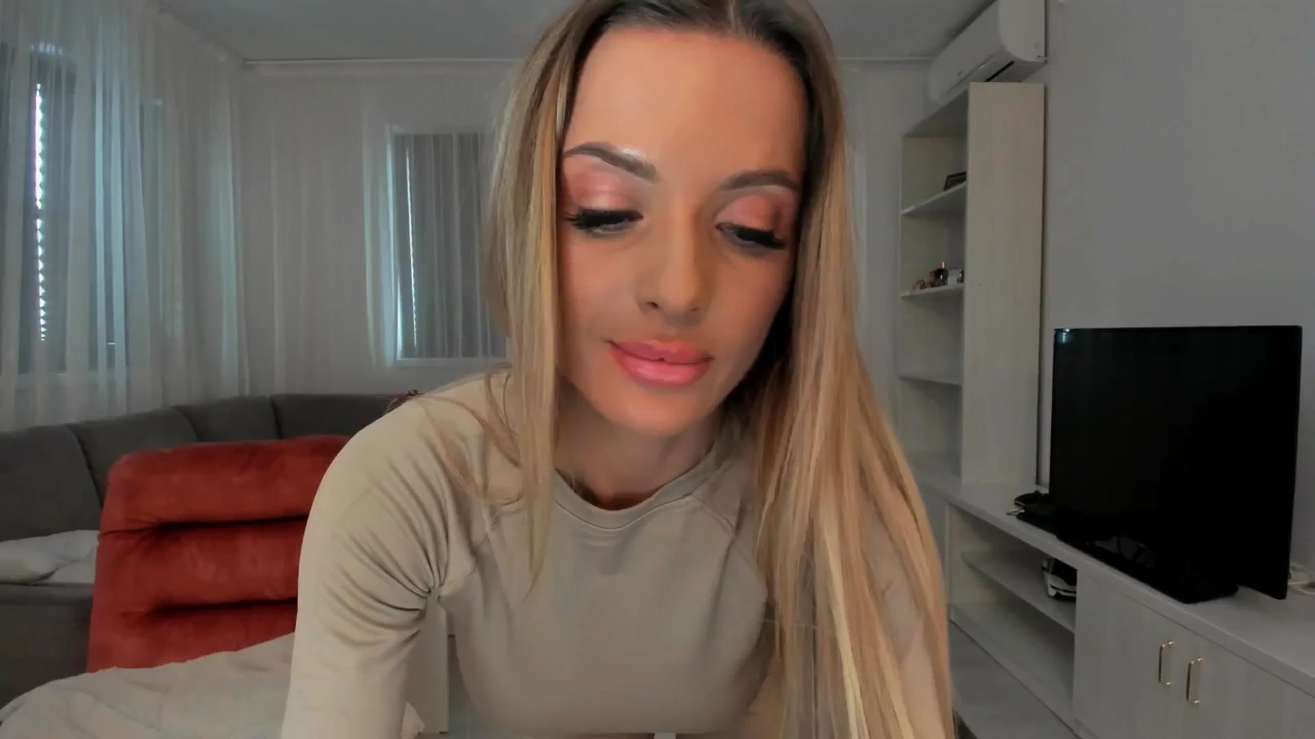 Gallery image thumbnail from Anneexx's myfreecams stream on, 01/16/2026, 08:24 image 15 of 20