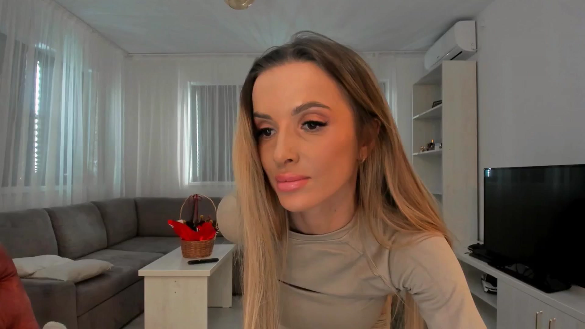 Gallery image thumbnail from Anneexx's myfreecams stream on, 01/16/2026, 10:47 image 9 of 20