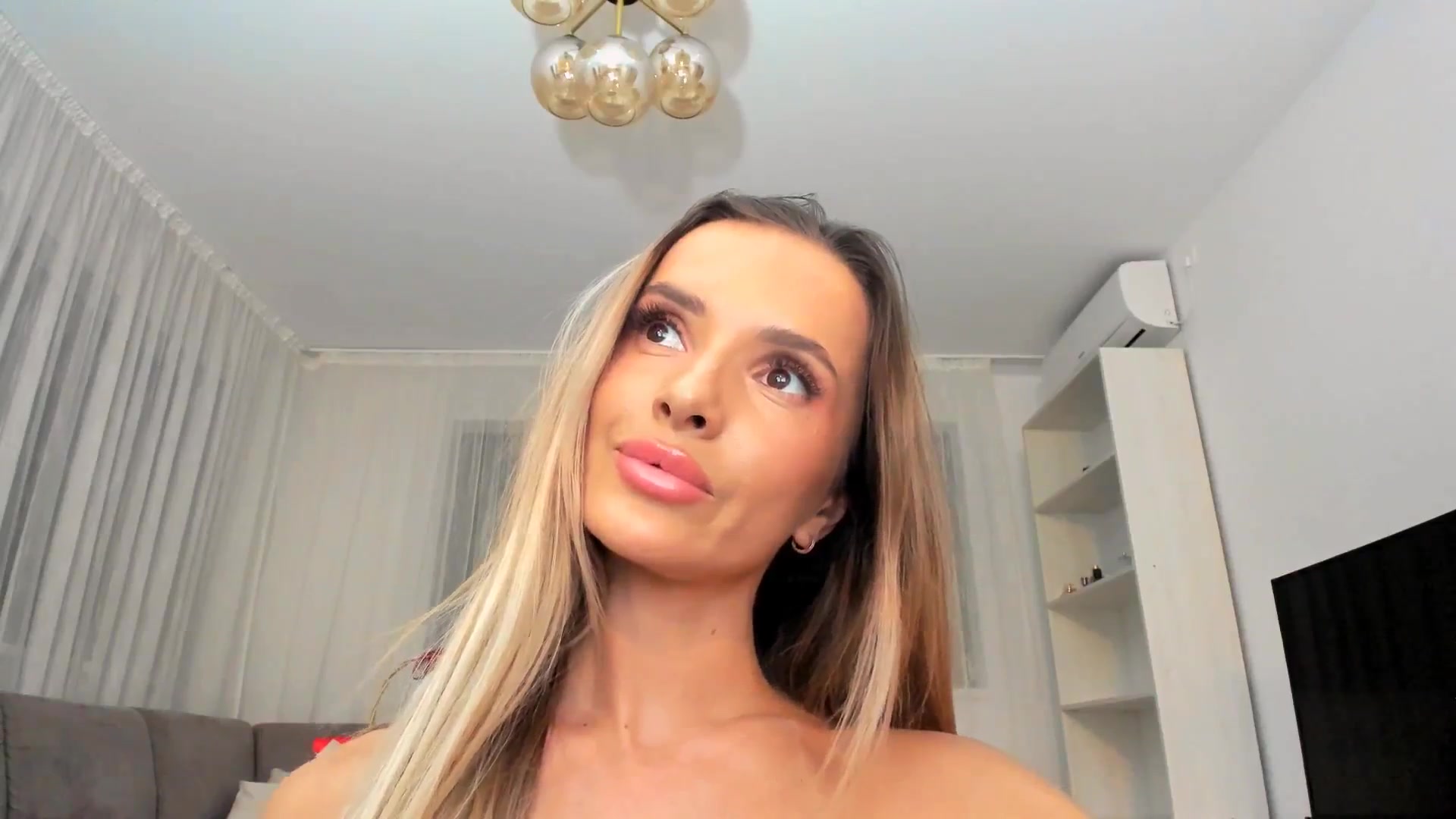Gallery image thumbnail from Anneexx's myfreecams stream on, 02/06/2026, 17:08 image 20 of 20