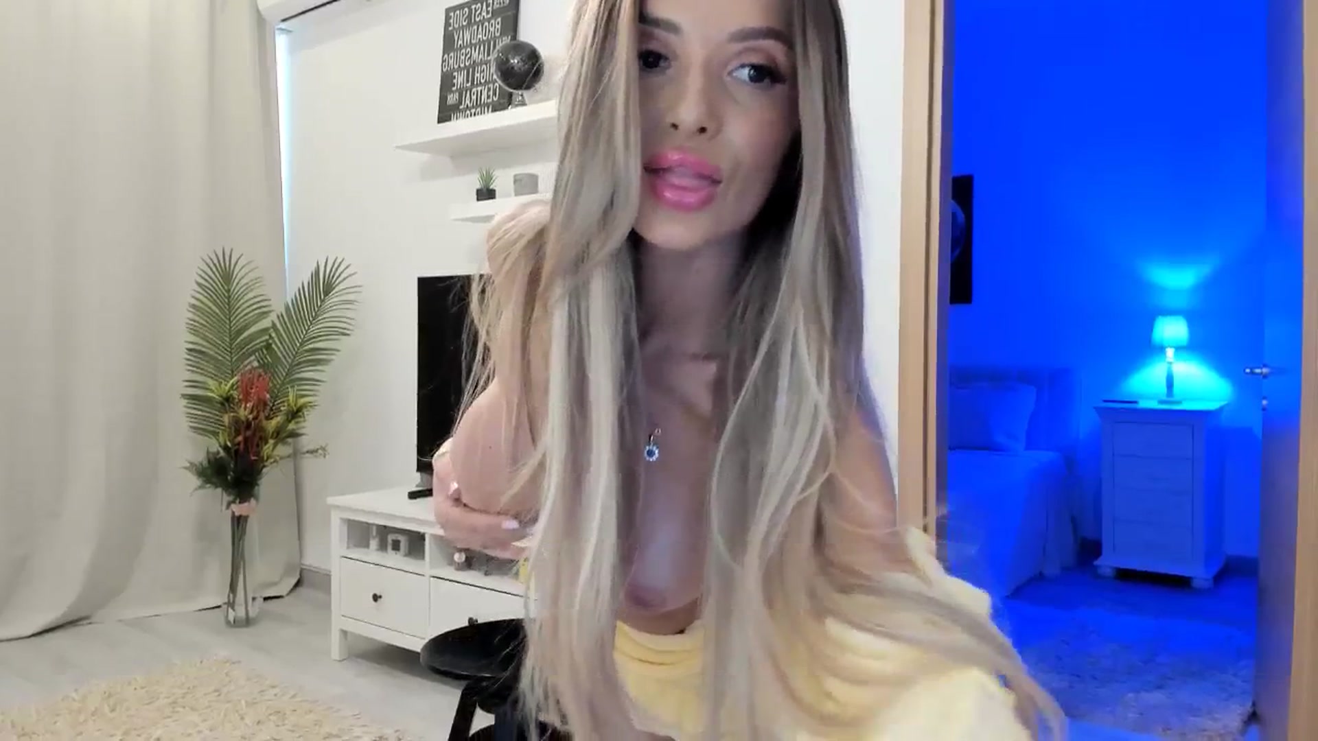 Gallery image thumbnail from Anneexx's myfreecams stream on, 03/04/2026, 12:49 image 6 of 20