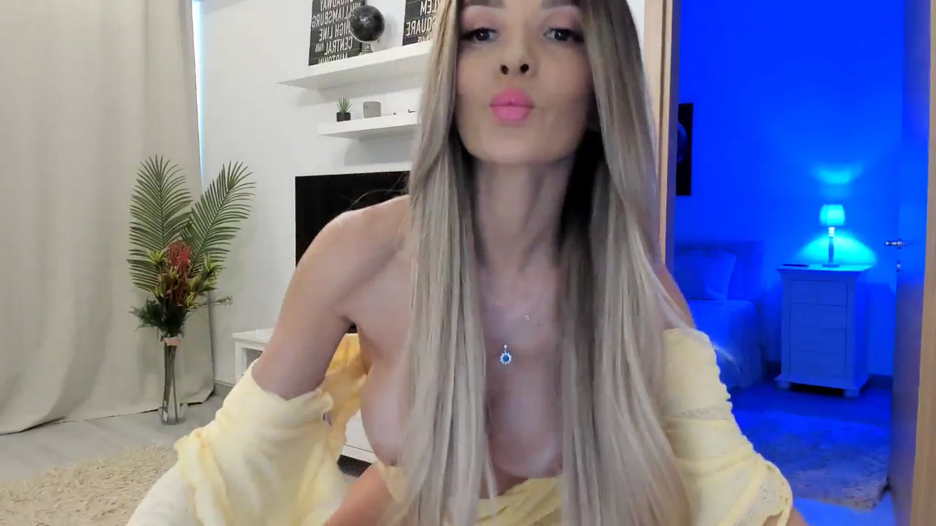 Gallery image thumbnail from Anneexx's myfreecams stream on, 03/04/2026, 12:49 image 18 of 20