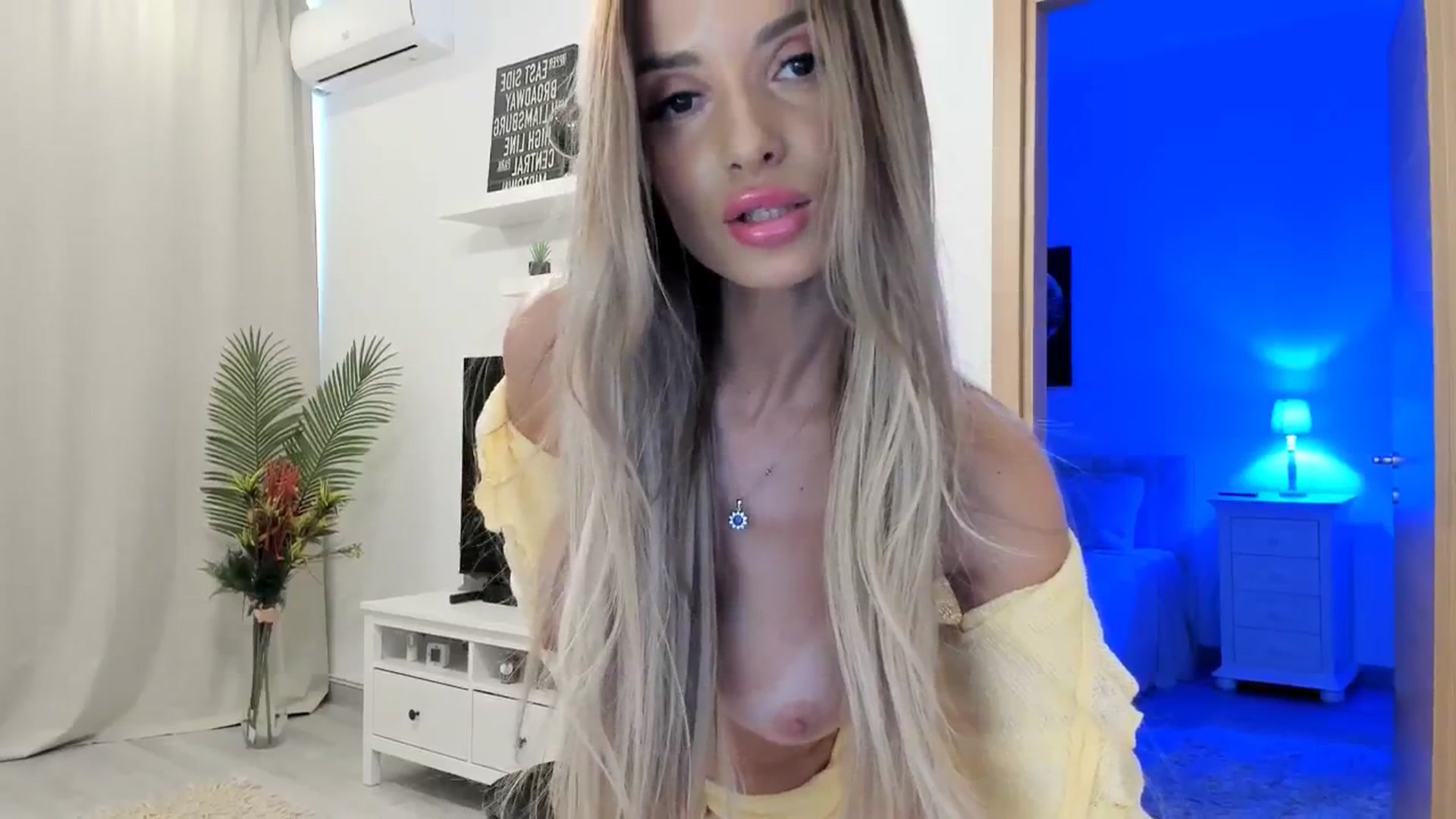 Gallery image thumbnail from Anneexx's myfreecams stream on, 03/04/2026, 12:49 image 4 of 20
