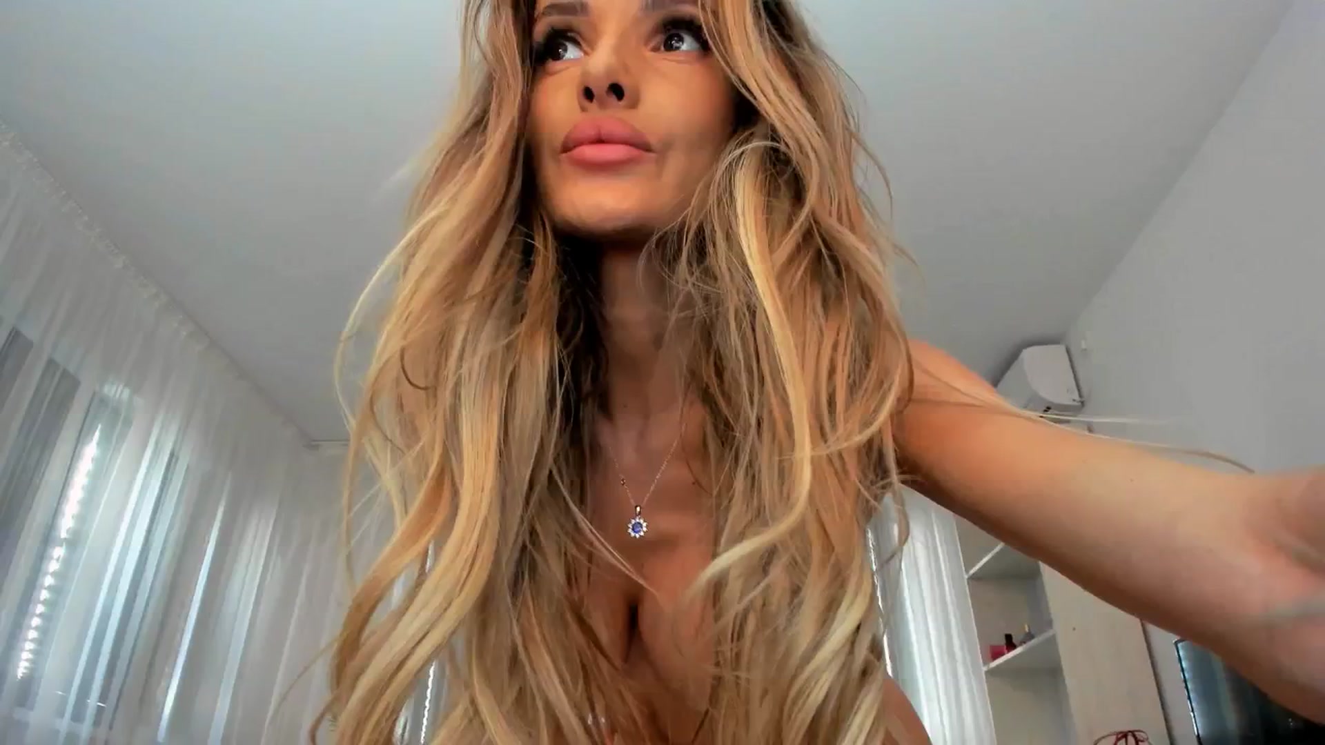 Gallery image thumbnail from Anneexx's myfreecams stream on, 03/16/2026, 12:42 image 5 of 20