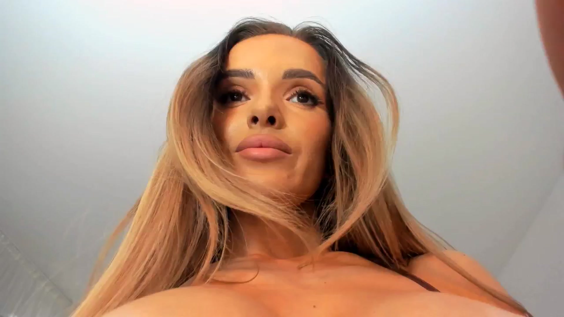 Gallery image thumbnail from Anneexx's myfreecams stream on, 04/24/2026, 12:01 image 3 of 20
