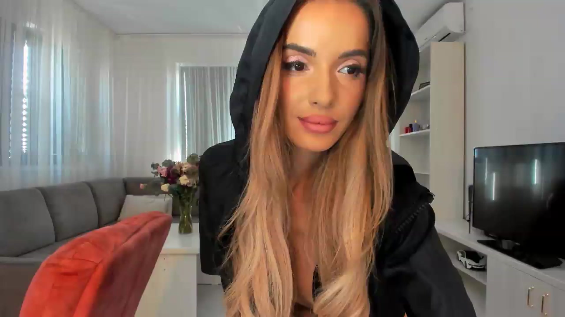 Gallery image thumbnail from Anneexx's myfreecams stream on, 05/05/2026, 12:01 image 4 of 20