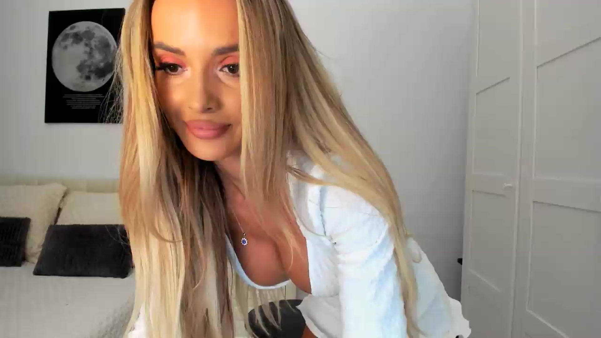 Gallery image thumbnail from Anneexx's myfreecams stream on, 08/10/2026, 08:44 image 5 of 20