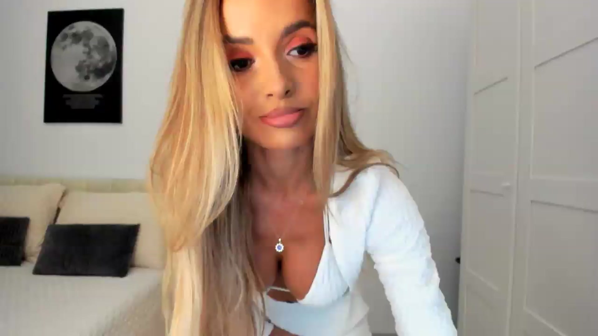 Gallery image thumbnail from Anneexx's myfreecams stream on, 08/10/2026, 08:44 image 8 of 20