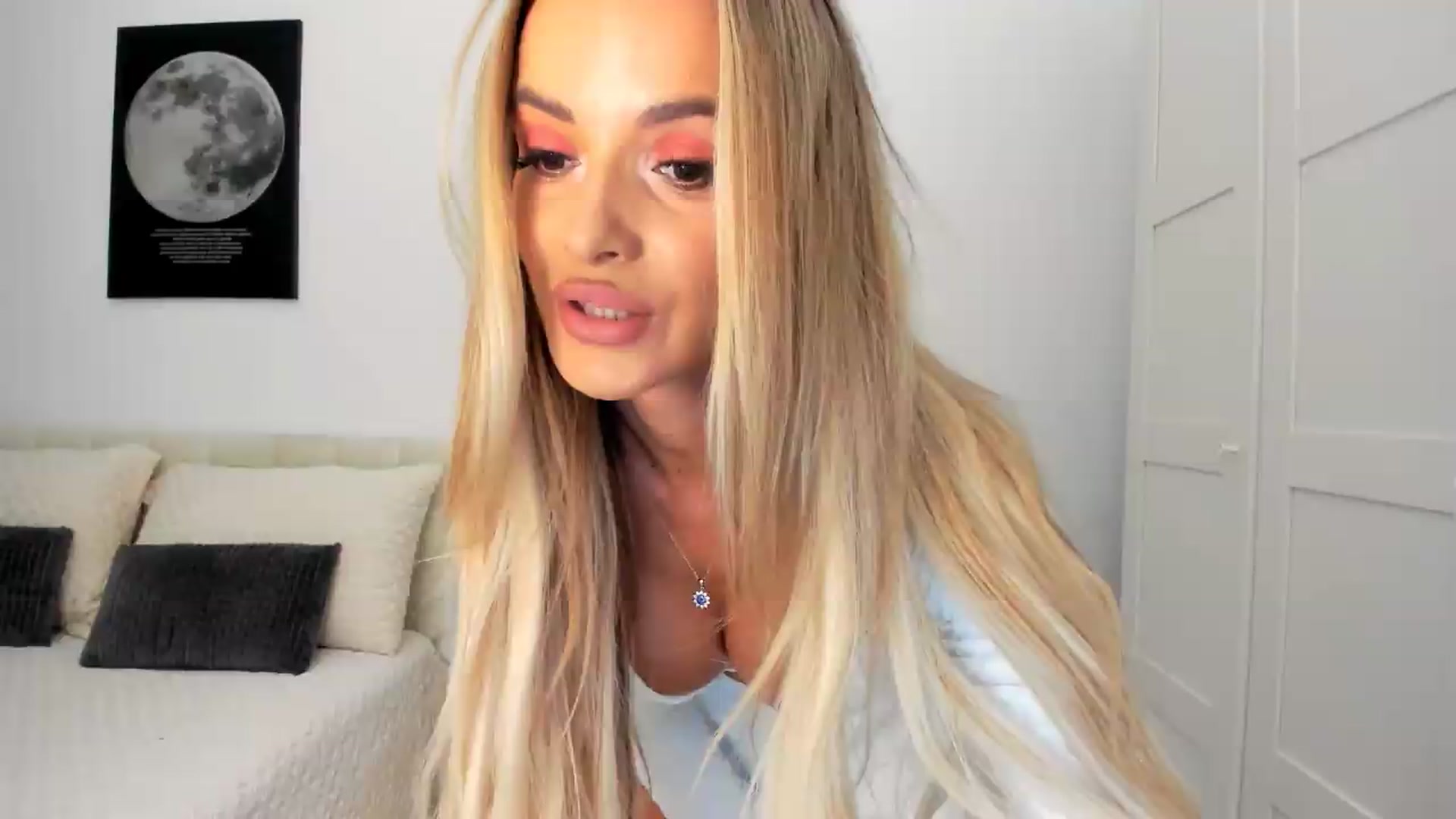 Gallery image thumbnail from Anneexx's myfreecams stream on, 08/10/2026, 08:44 image 6 of 20