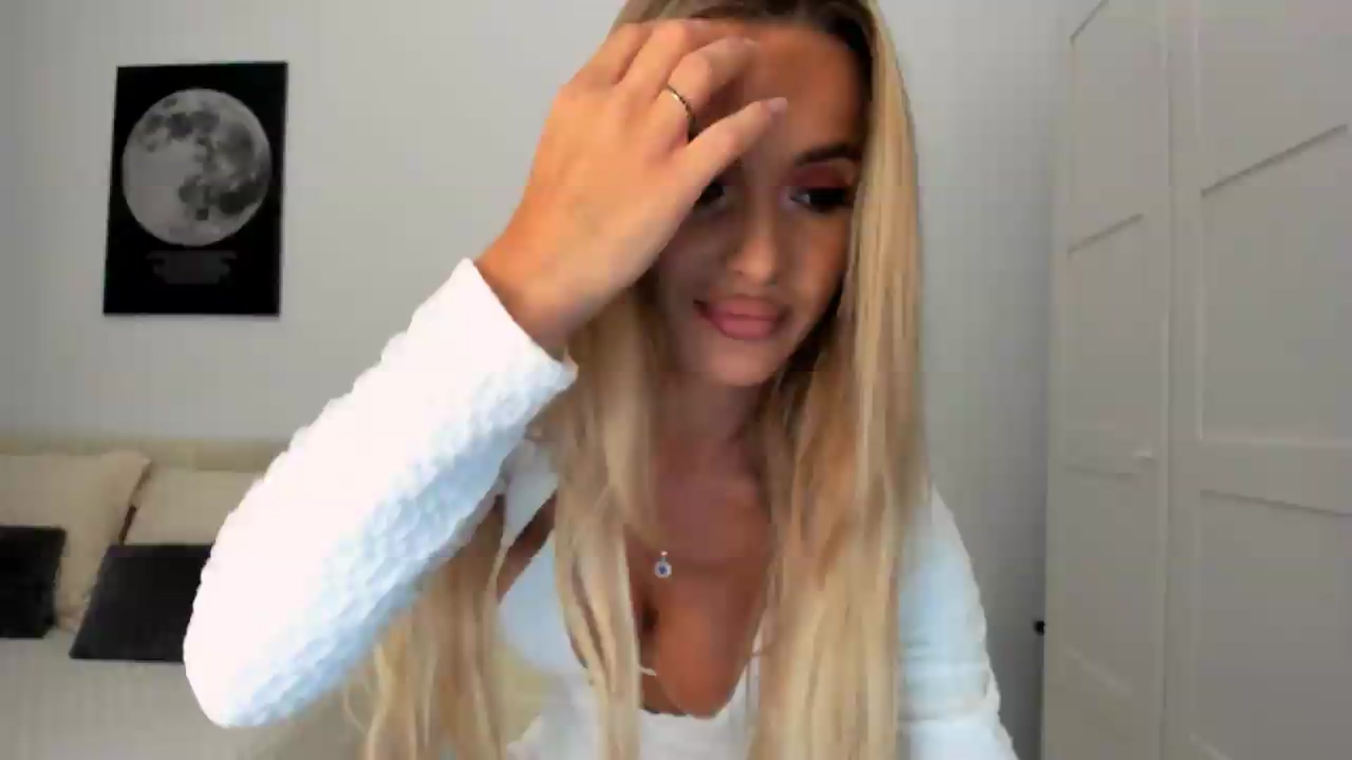 Gallery image thumbnail from Anneexx's myfreecams stream on, 08/10/2026, 08:44 image 2 of 20