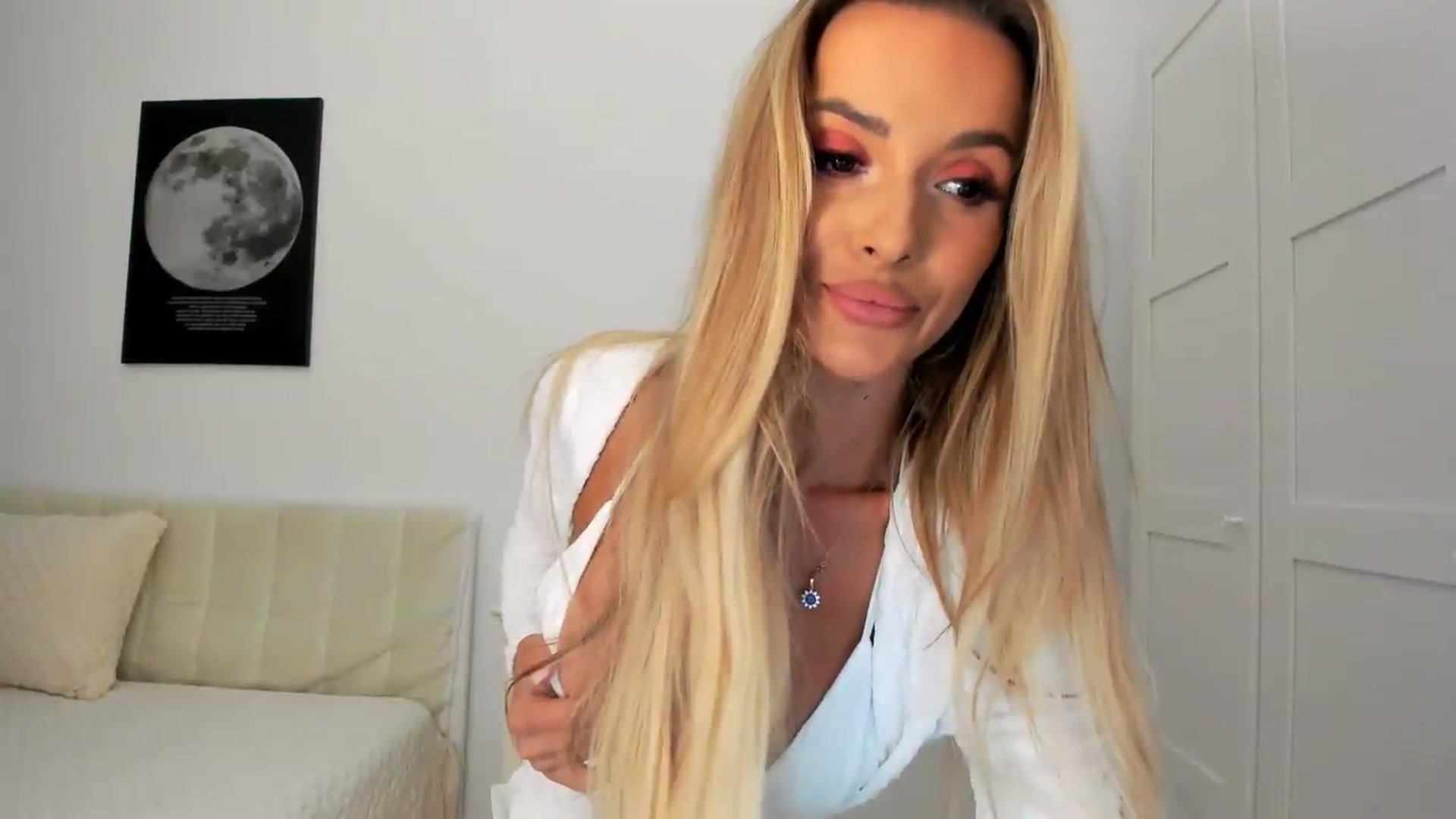 Gallery image thumbnail from Anneexx's myfreecams stream on, 08/10/2026, 13:08 image 4 of 20