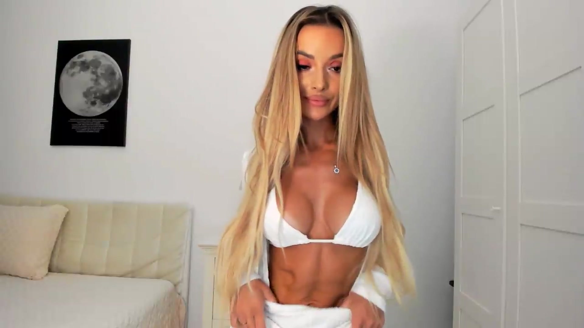 Gallery image thumbnail from Anneexx's myfreecams stream on, 08/10/2026, 13:08 image 5 of 20