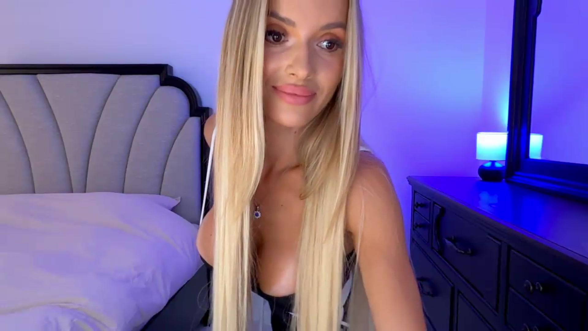 Gallery image thumbnail from Anneexx's myfreecams stream on, 08/30/2026, 11:15 image 2 of 20