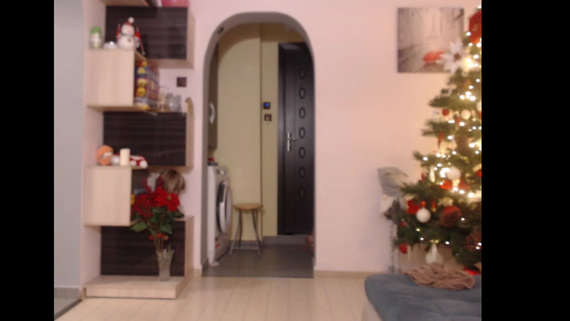 Gallery image thumbnail from Anneliss's myfreecams stream on, 12/06/2022, 22:26 image 15 of 20
