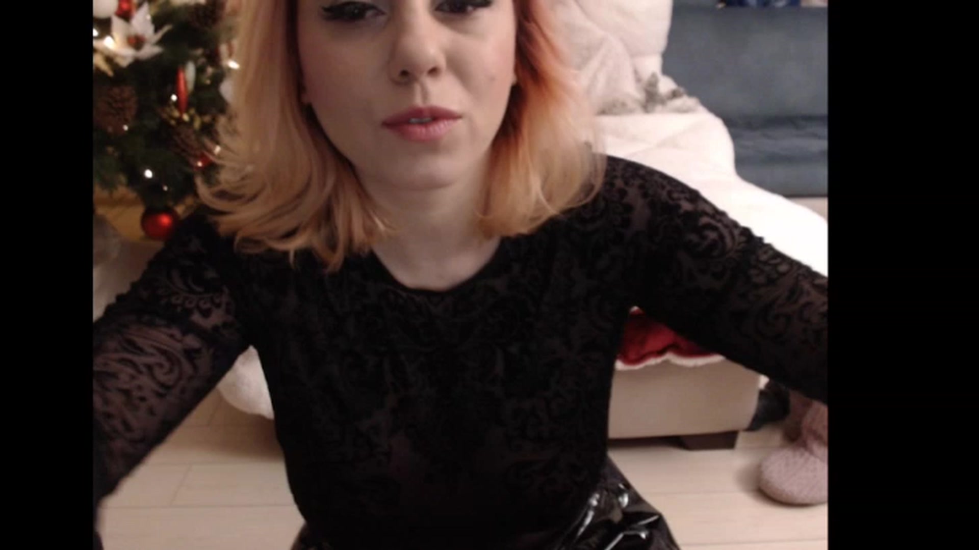 Gallery image thumbnail from Anneliss's myfreecams stream on, 12/27/2022, 17:37 image 7 of 20