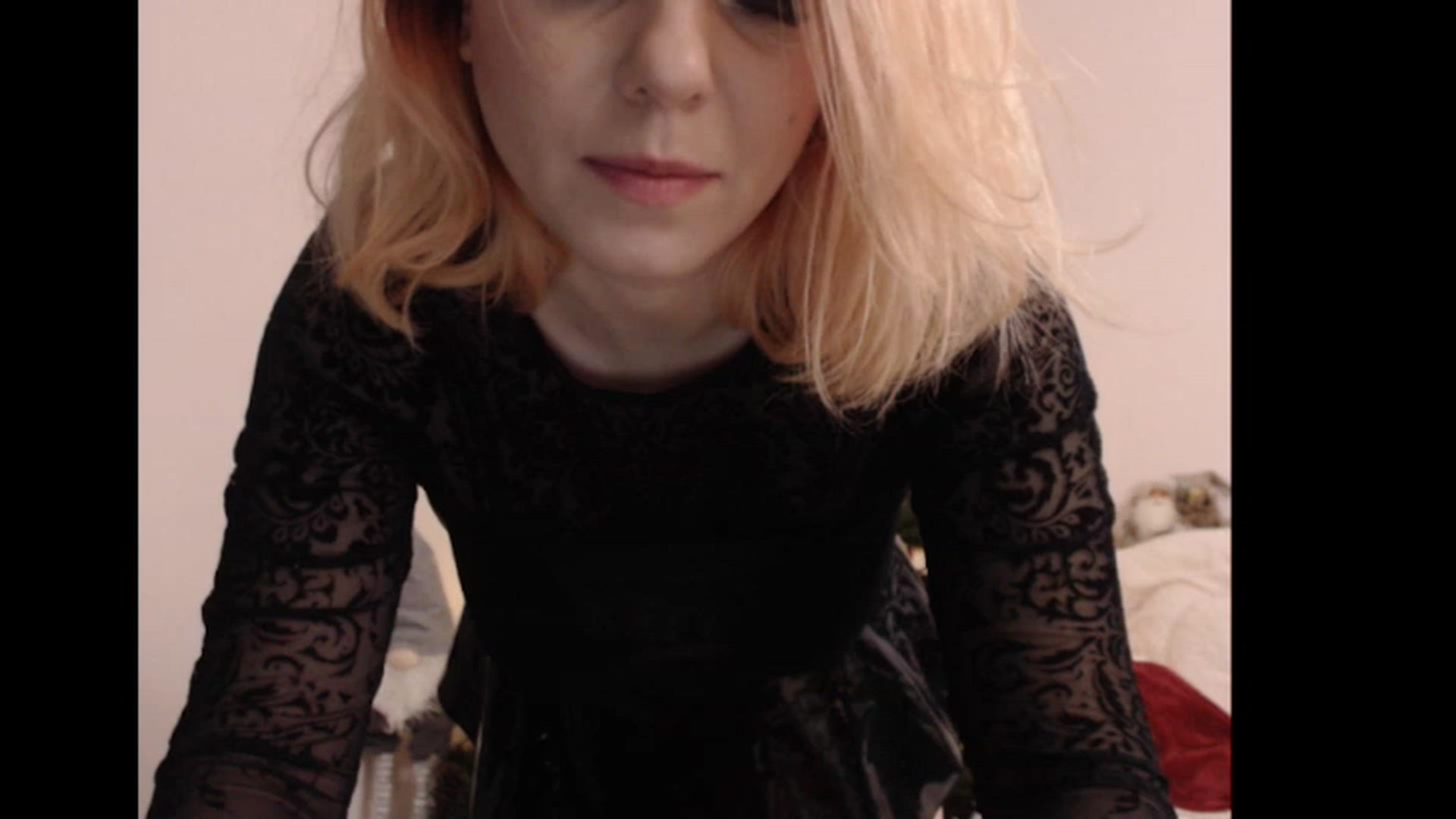 Gallery image thumbnail from Anneliss's myfreecams stream on, 12/27/2022, 17:37 image 19 of 20