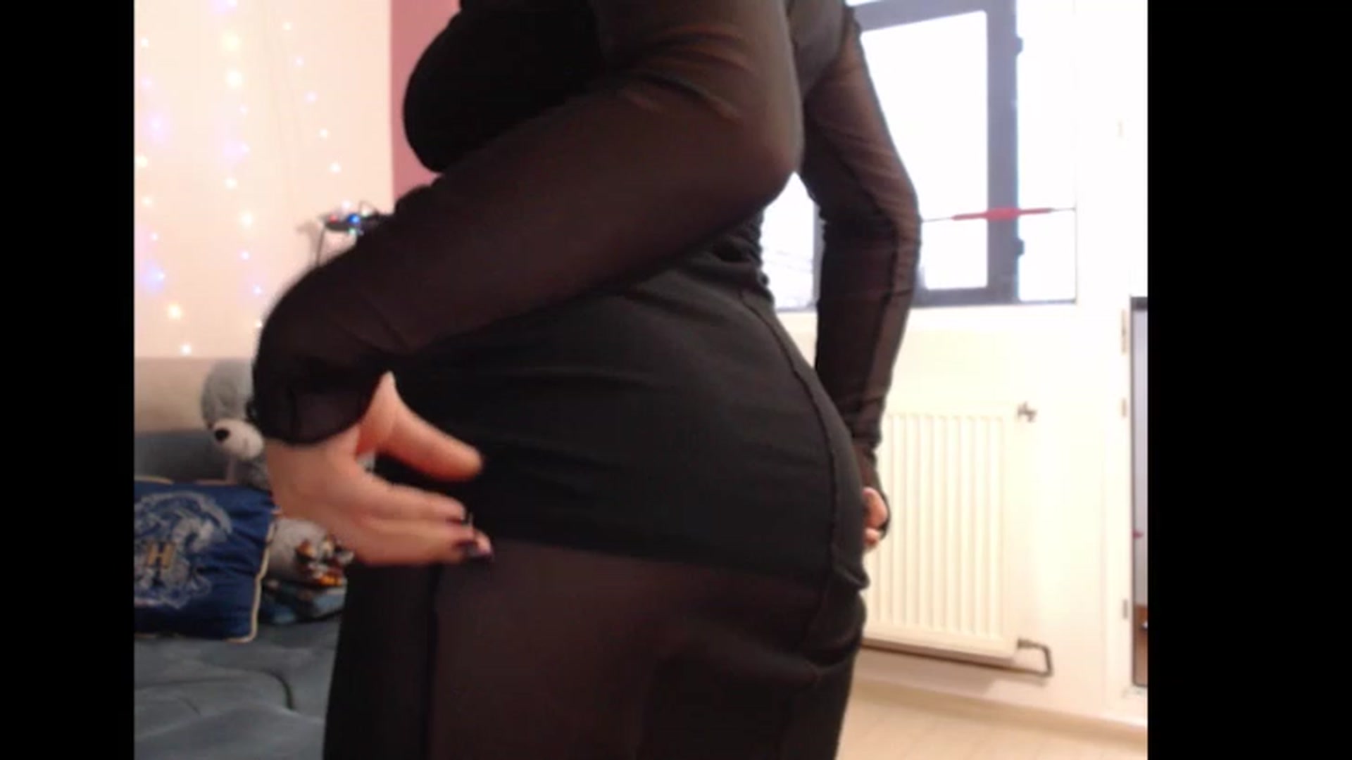 Gallery image thumbnail from Anneliss's myfreecams stream on, 03/10/2023, 17:43 image 7 of 20