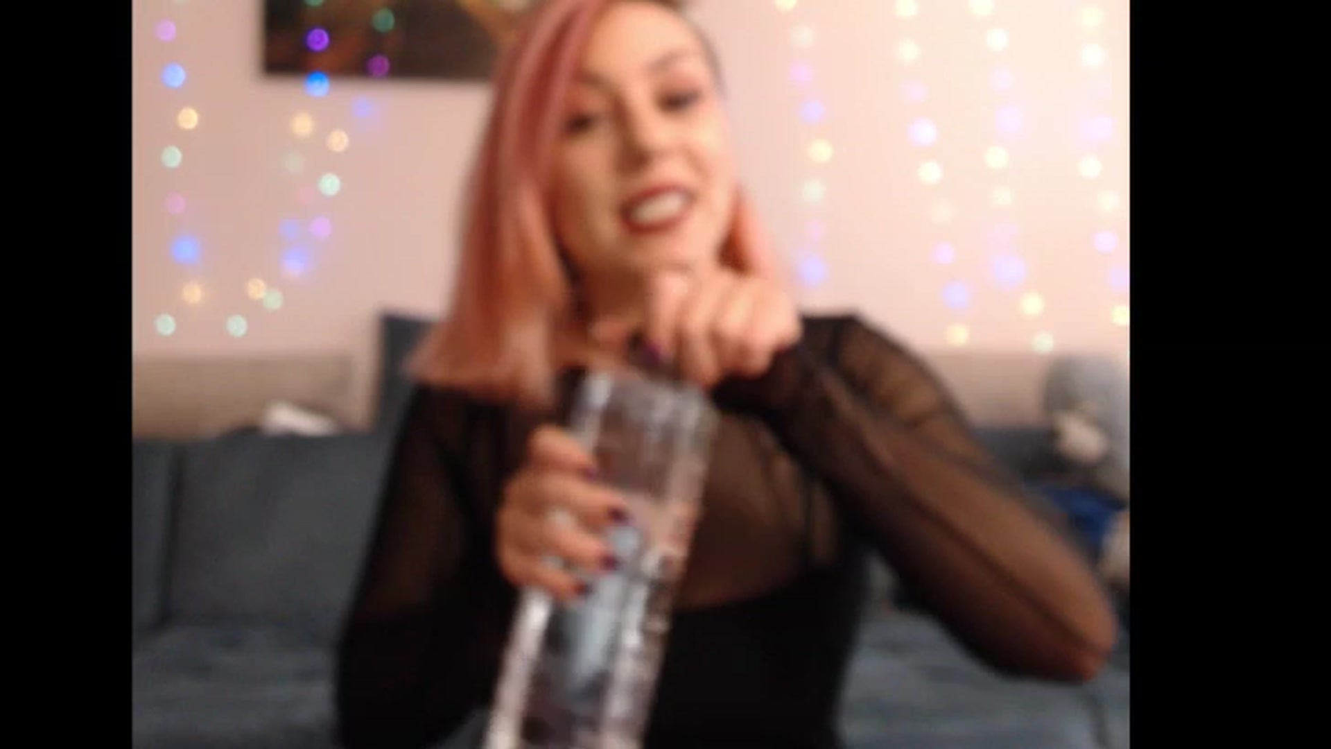 Gallery image thumbnail from Anneliss's myfreecams stream on, 03/10/2023, 17:43 image 5 of 20