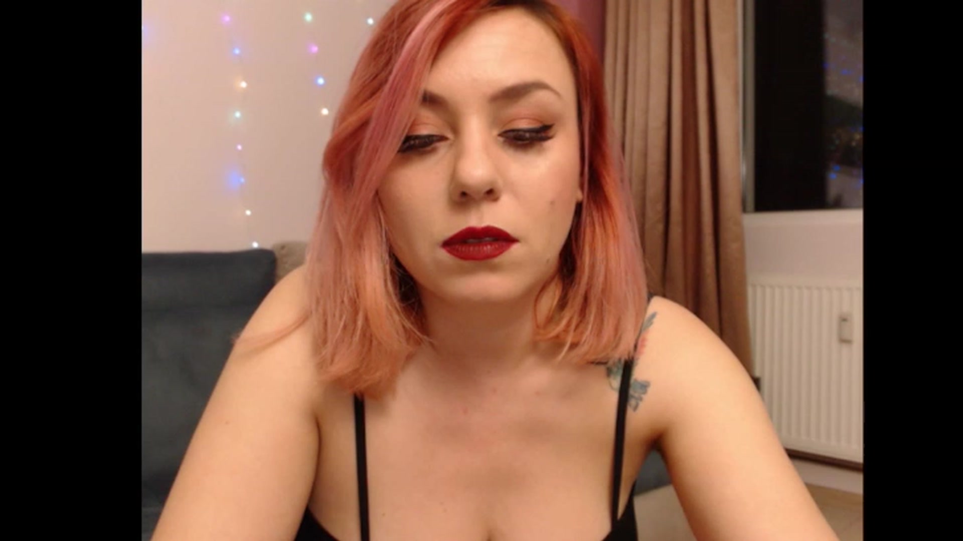 Gallery image thumbnail from Anneliss's myfreecams stream on, 03/10/2023, 17:43 image 19 of 20