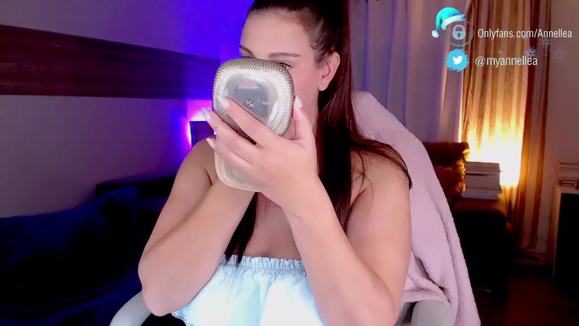 Gallery image thumbnail from Annellea's myfreecams stream on, 12/06/2022, 20:17 image 7 of 20