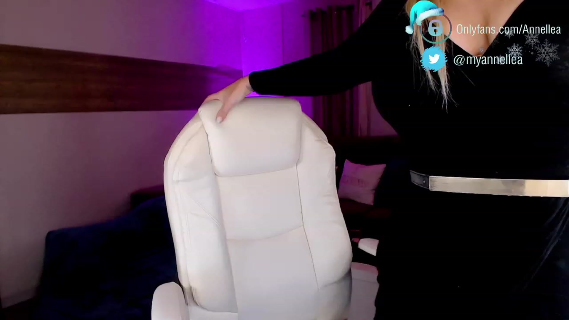 Gallery image thumbnail from Annellea's myfreecams stream on, 12/09/2022, 20:33 image 3 of 20