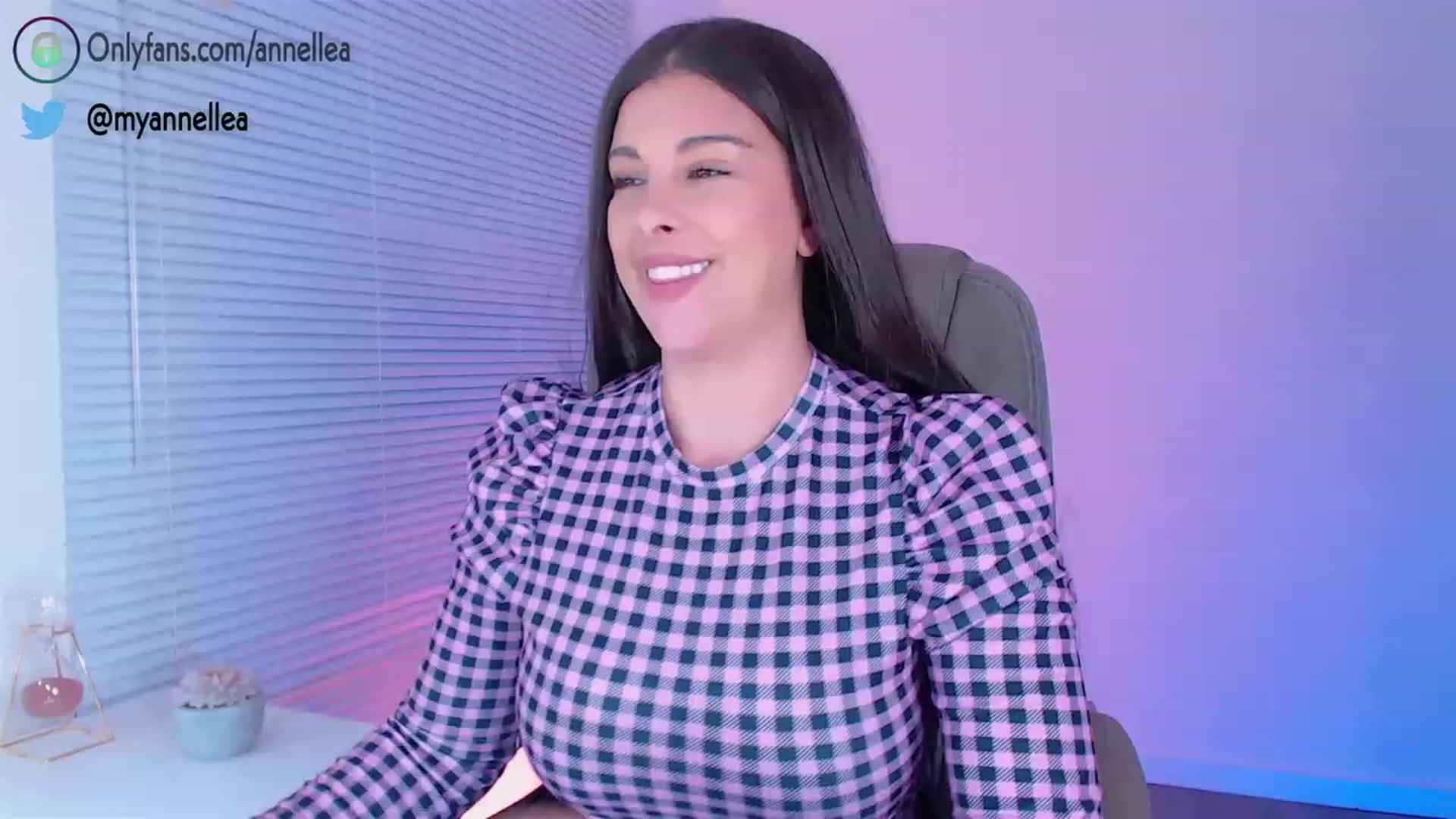 Gallery image thumbnail from Annellea's myfreecams stream on, 03/27/2023, 21:02 image 11 of 20