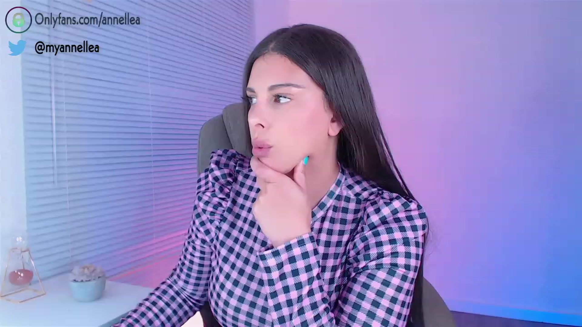 Gallery image thumbnail from Annellea's myfreecams stream on, 03/27/2023, 21:02 image 9 of 20
