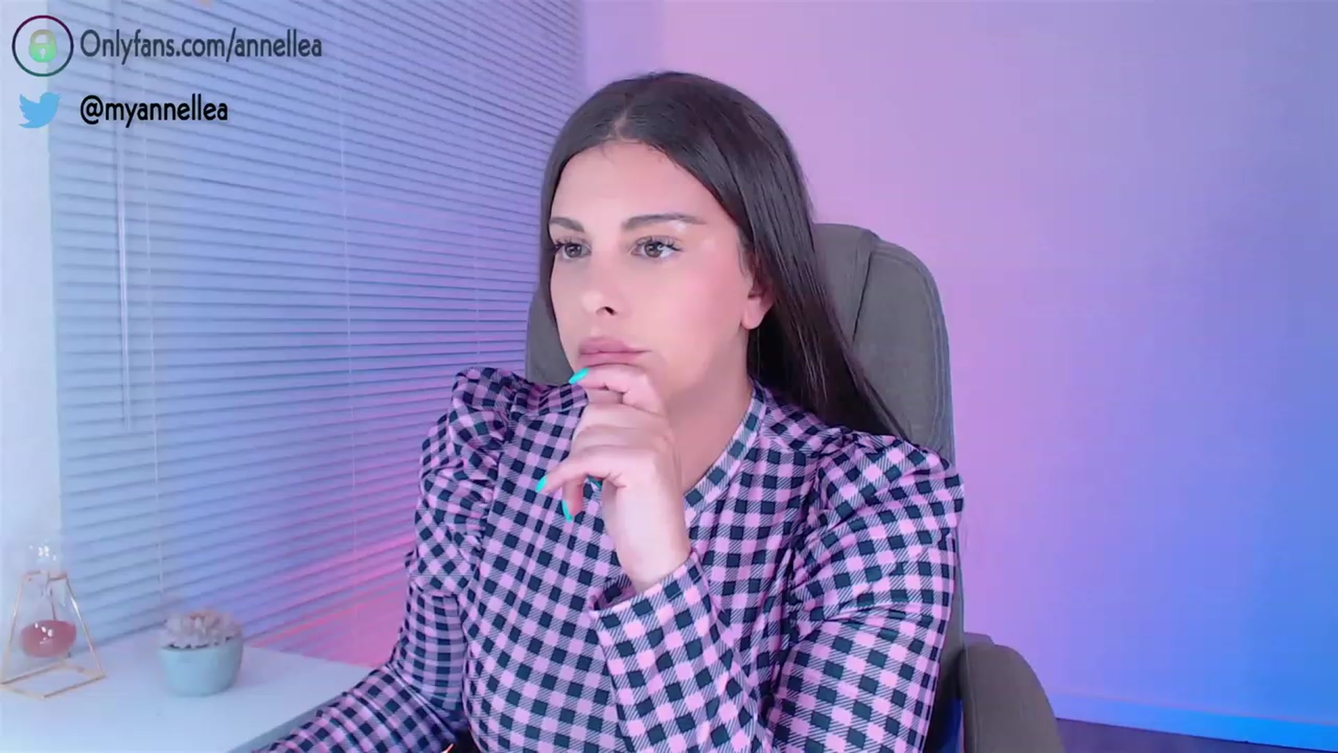 Gallery image thumbnail from Annellea's myfreecams stream on, 03/27/2023, 21:02 image 10 of 20