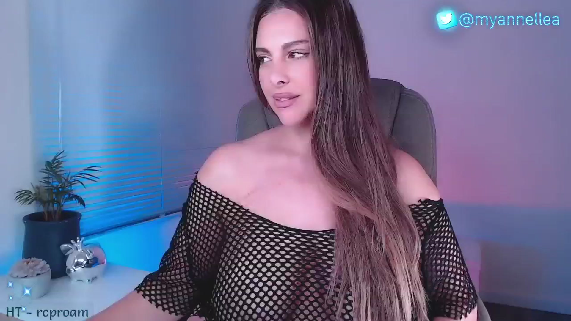 Gallery image thumbnail from Annellea's myfreecams stream on, 02/16/2024, 21:33 image 5 of 20