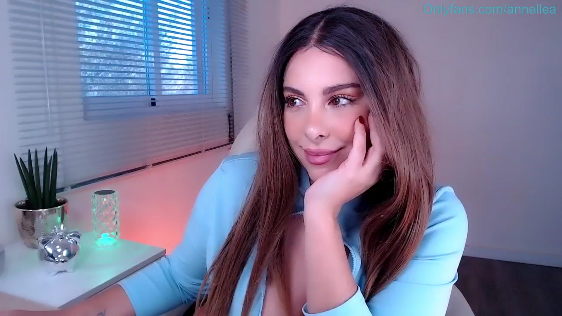 Gallery image thumbnail from Annellea's myfreecams stream on, 12/26/2024, 12:34 image 2 of 20