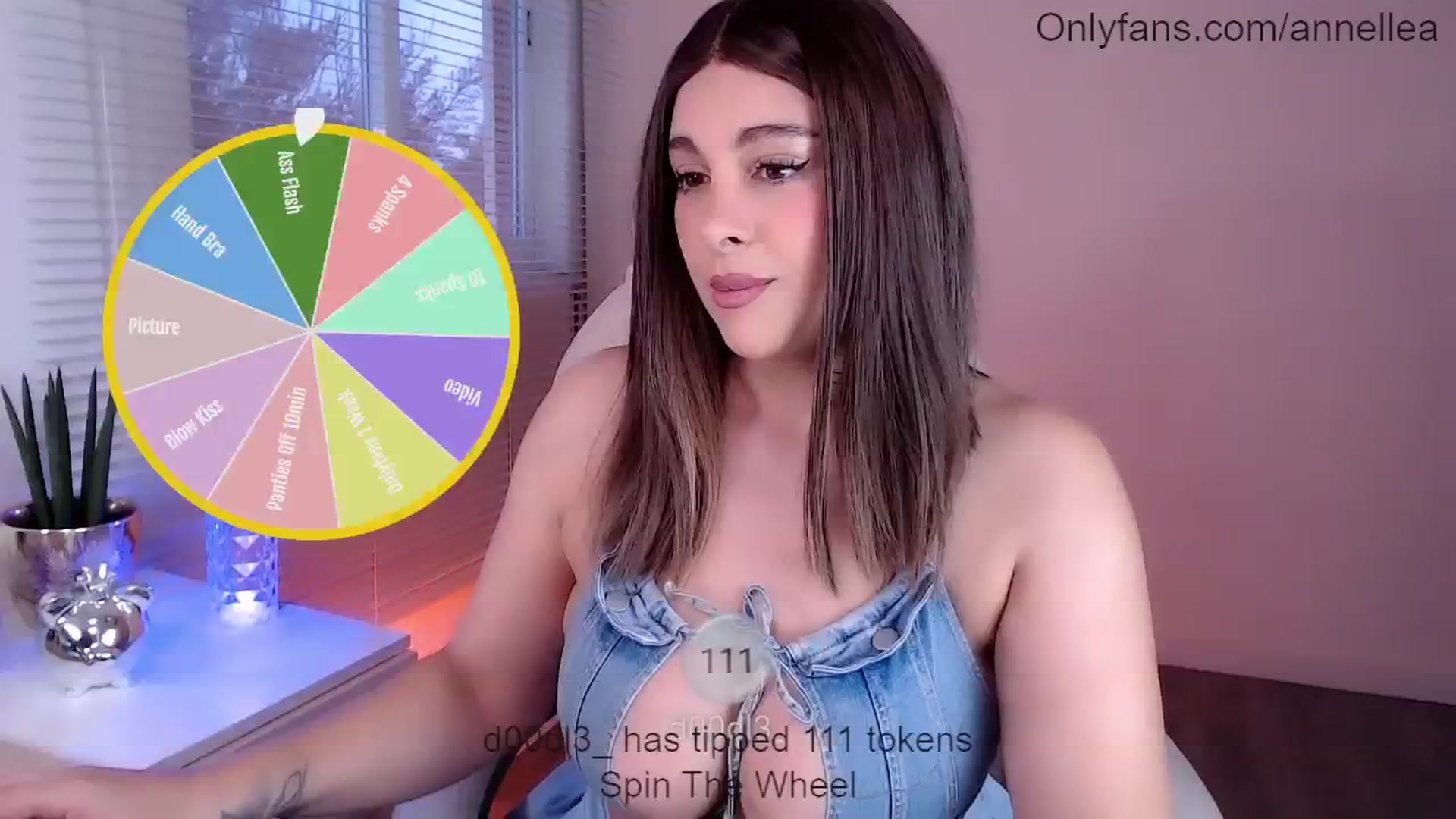 Gallery image thumbnail from Annellea's myfreecams stream on, 01/20/2025, 12:42 image 10 of 20