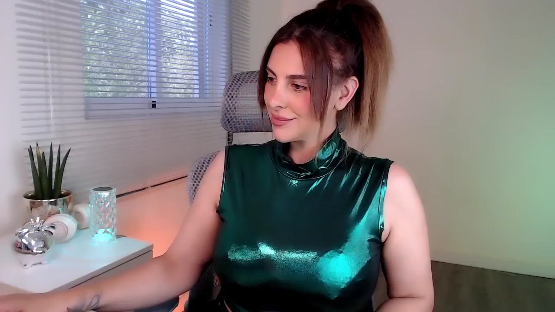 Gallery image thumbnail from Annellea's myfreecams stream on, 05/24/2025, 12:59 image 6 of 20